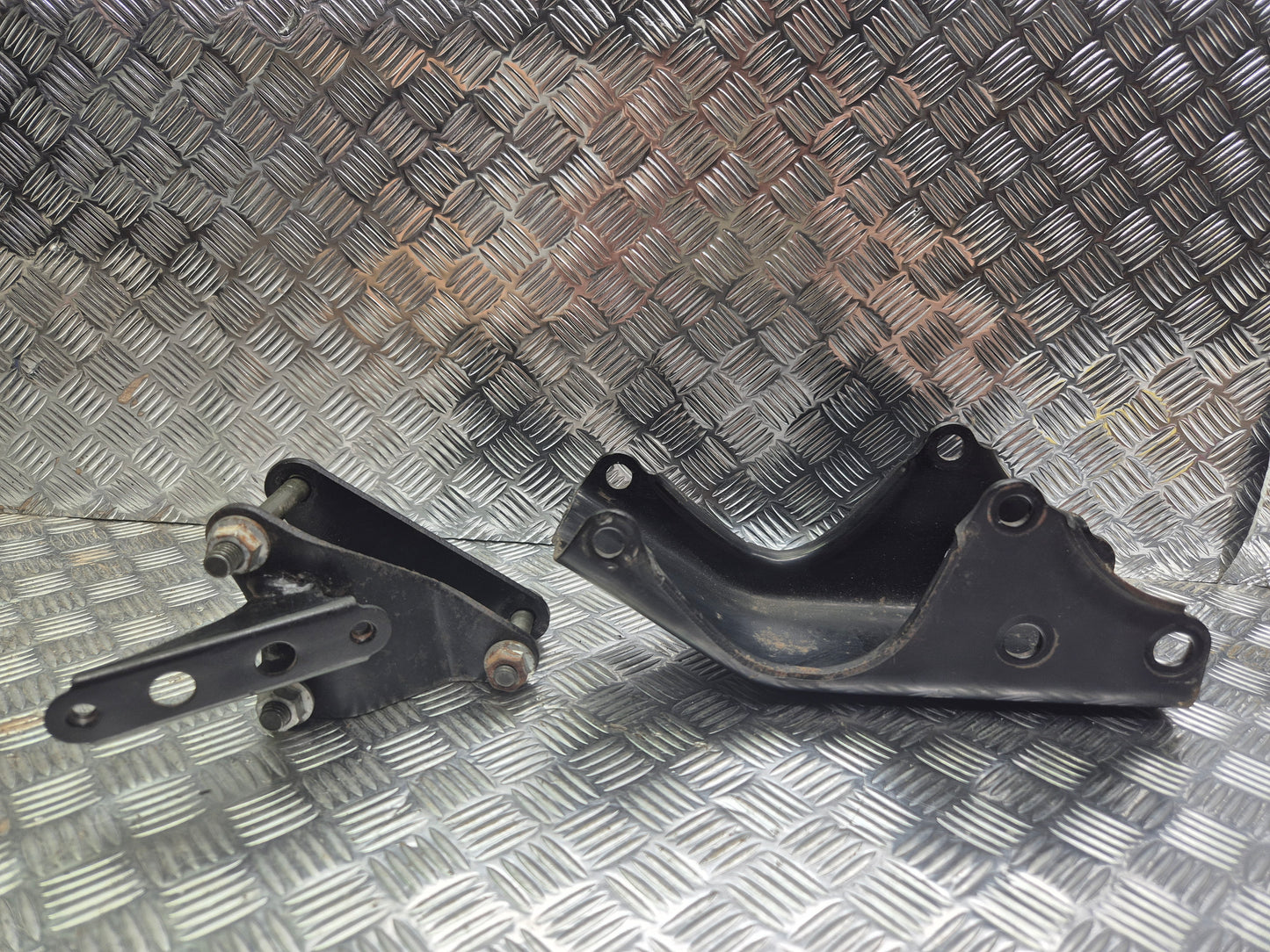 Support moteur YAMAHA 125 YBR 2008