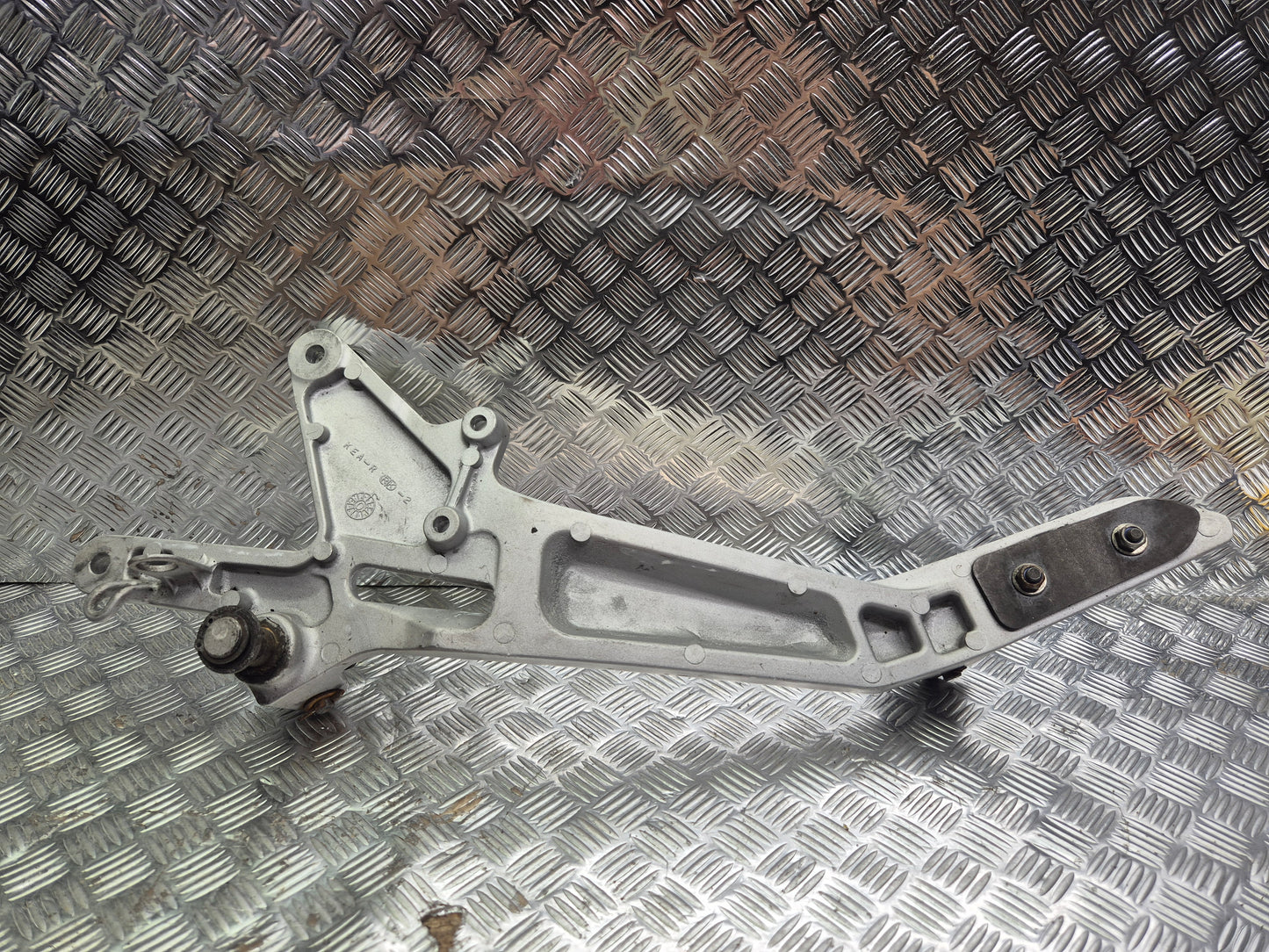 Platine Repose Pieds droit honda 600 hornet 1998-2002