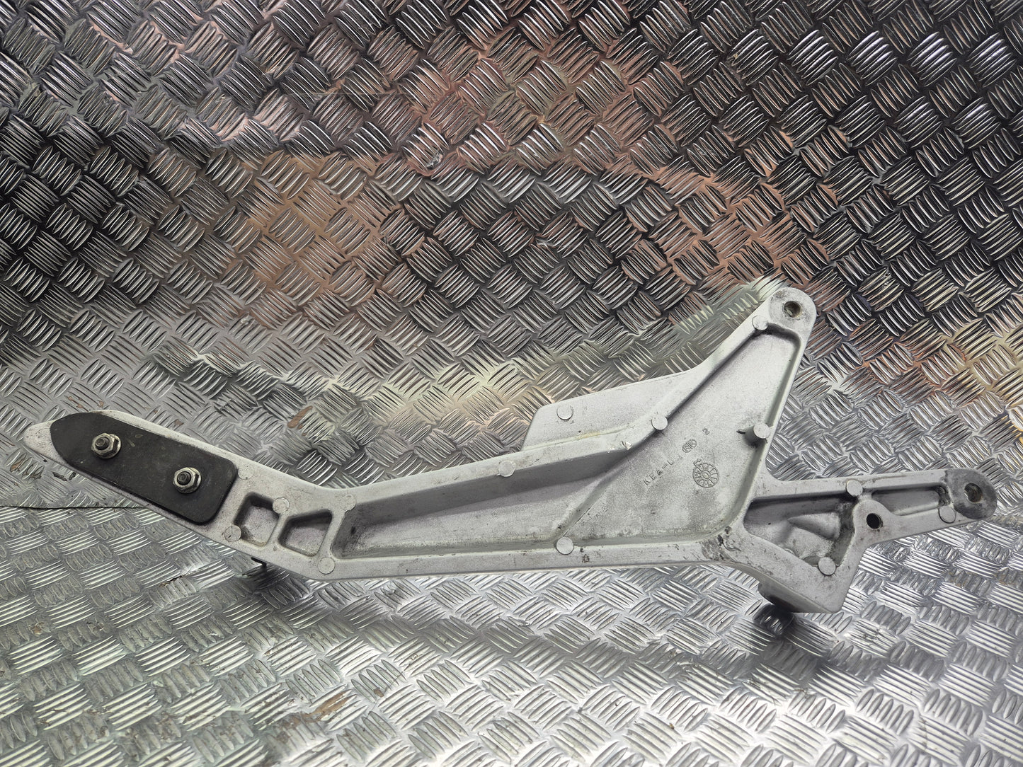 Platine Repose Pieds gauche honda 600 hornet 1998-2002
