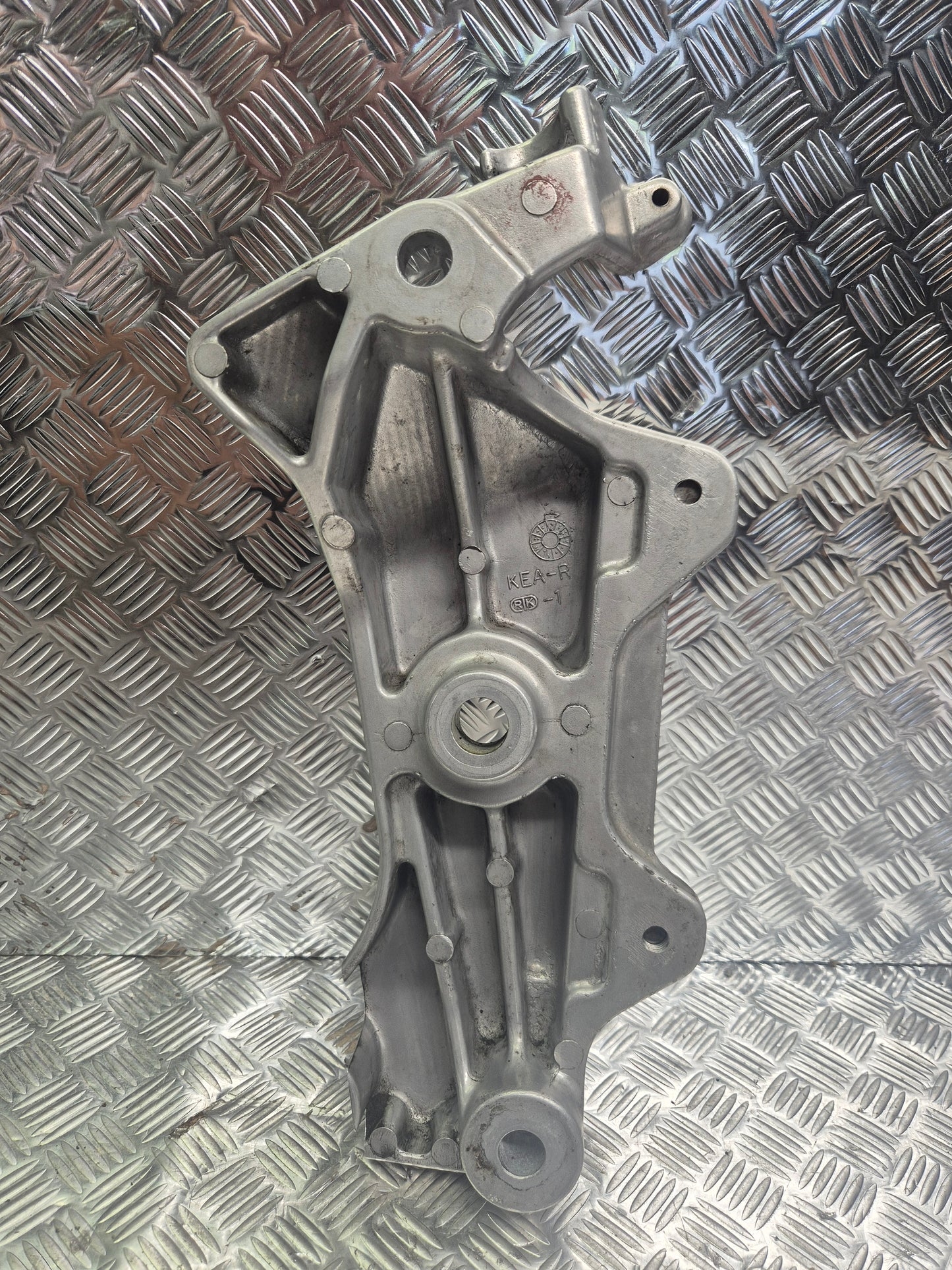 Support moteur droit HONDA CB 600 F HORNET 1998 - 2002