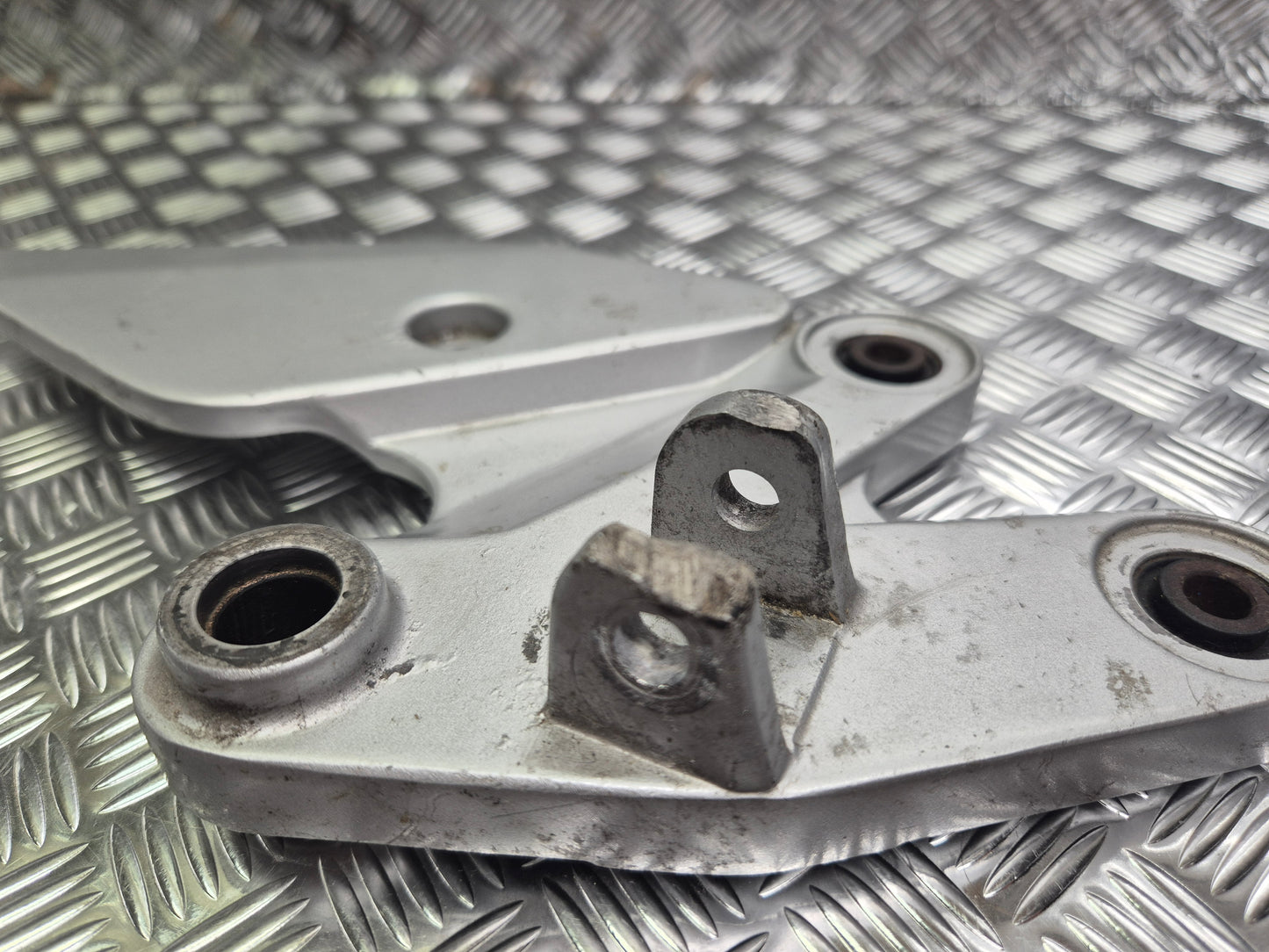 Platine avant droite YAMAHA FZ6 600 2004-2006