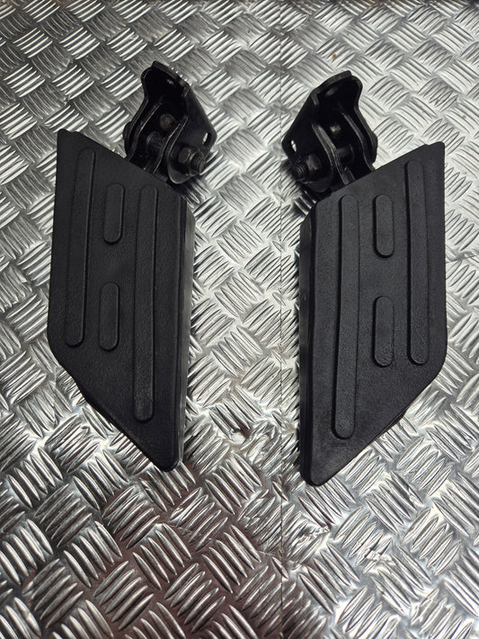 Cales pieds passager Peugeot 50 kisbee 2021-2022