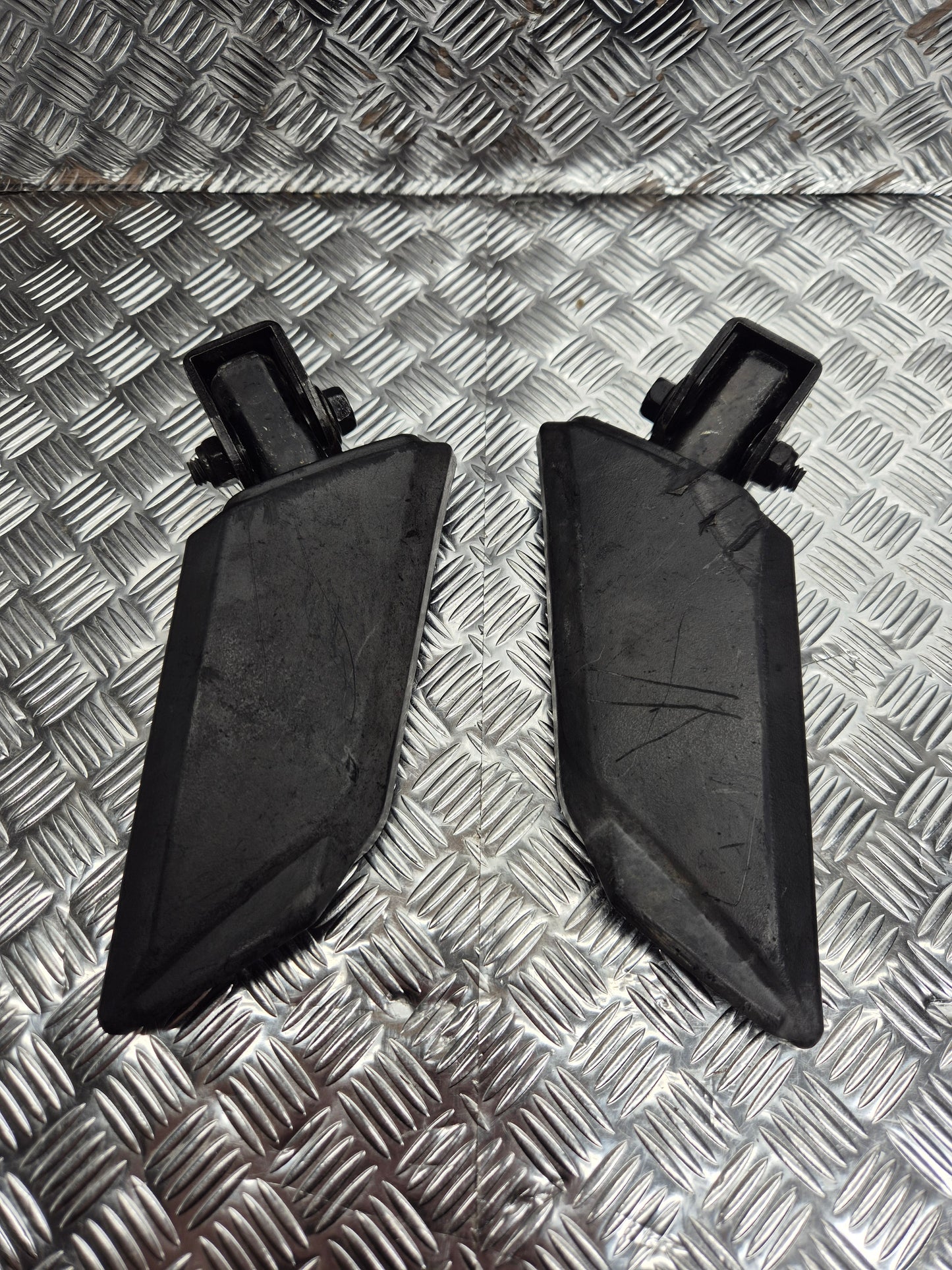 Cales pieds passager Peugeot 50 kisbee 2021-2022