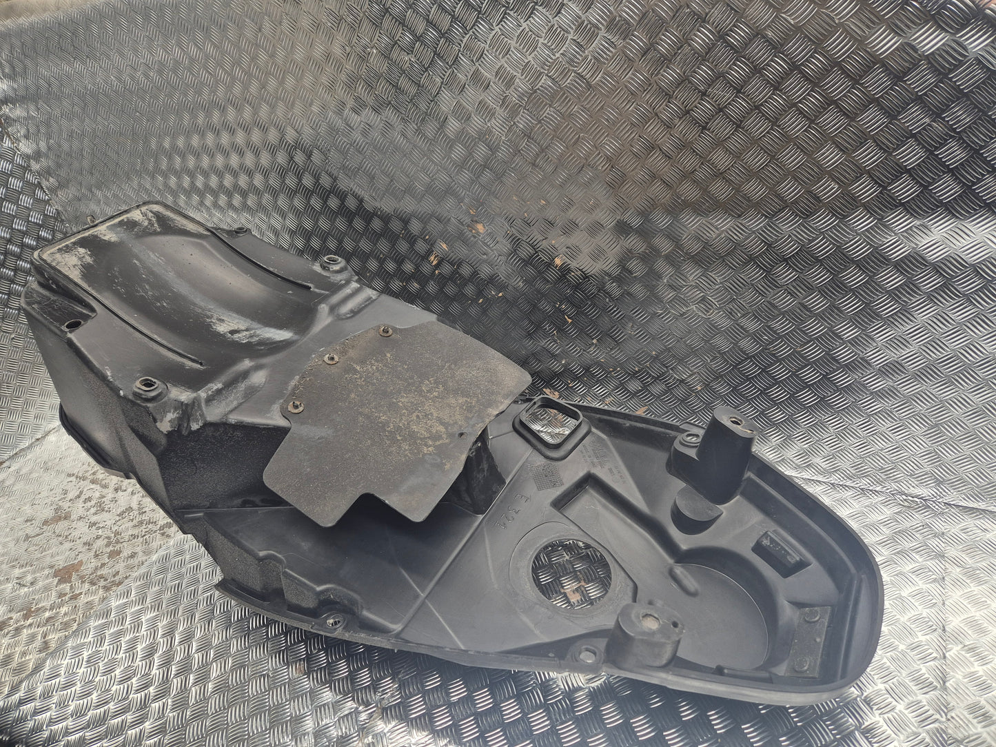 Coffre sous selle Peugeot 125 elystar 2003-2007