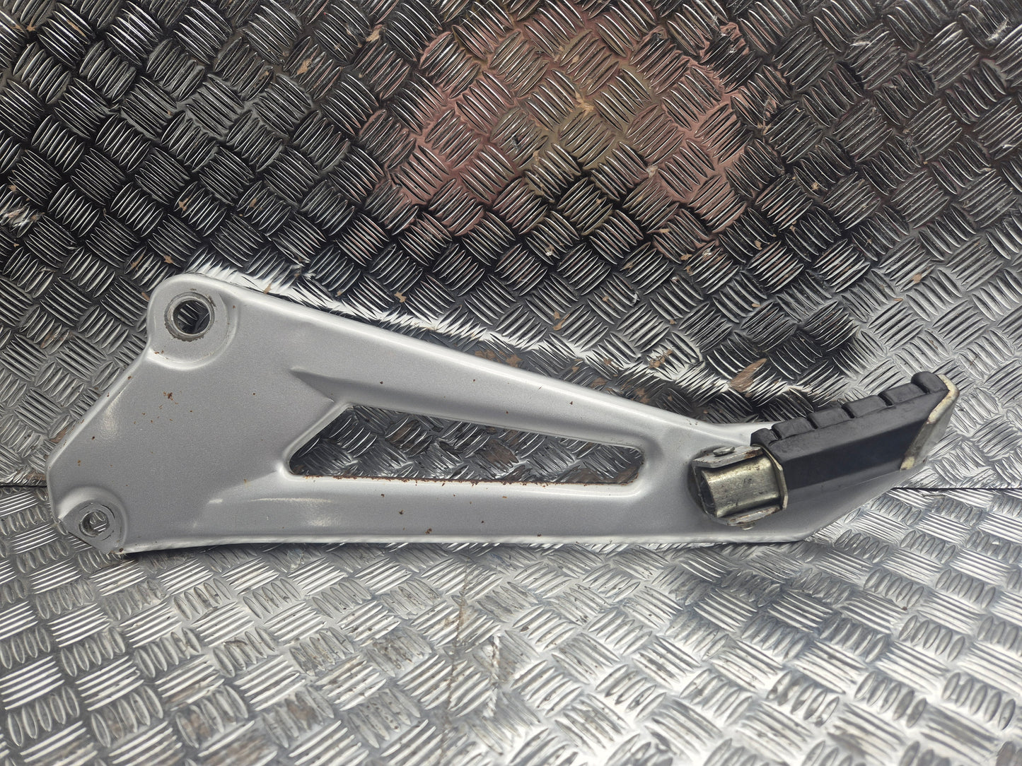 Platine repose pied gauche Yamaha 125 YBR 2007-2009
