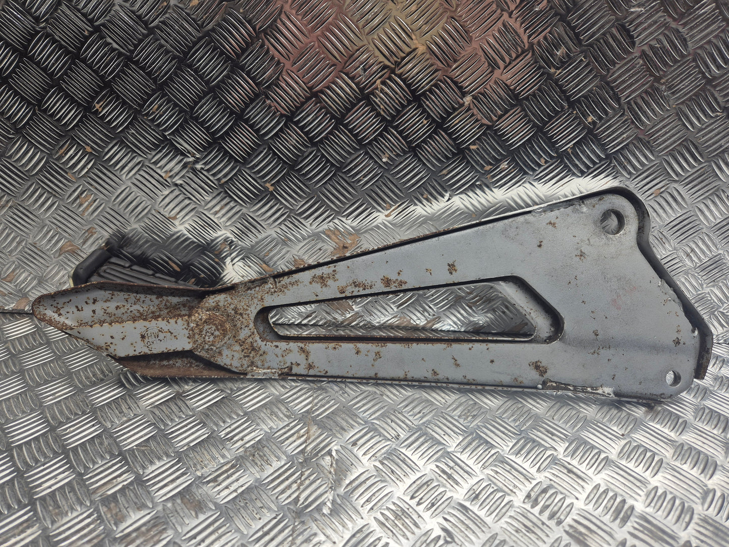 Platine repose pied gauche Yamaha 125 YBR 2007-2009