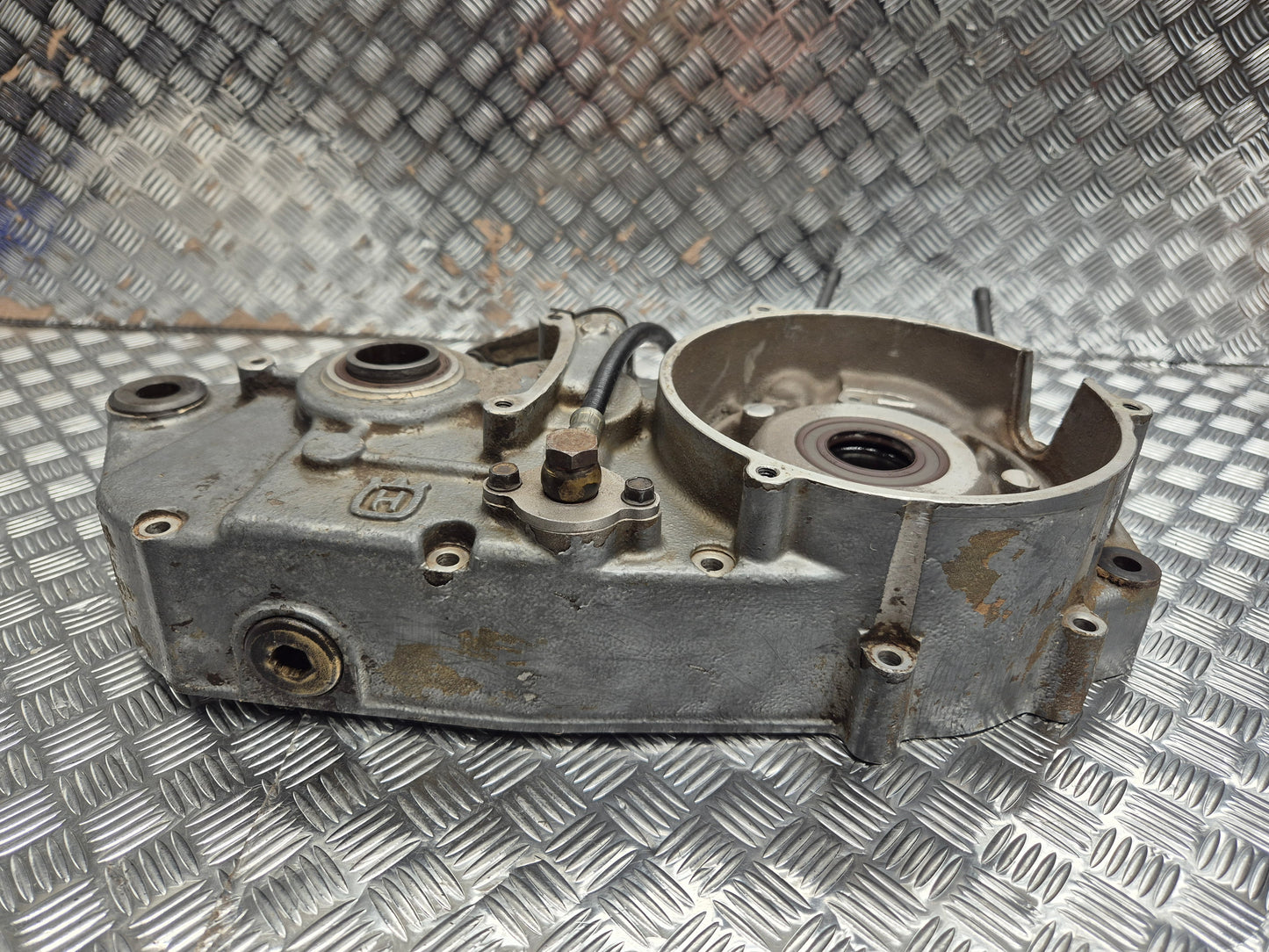 Carter moteur droit HUSQVARNA 410 TE 2000