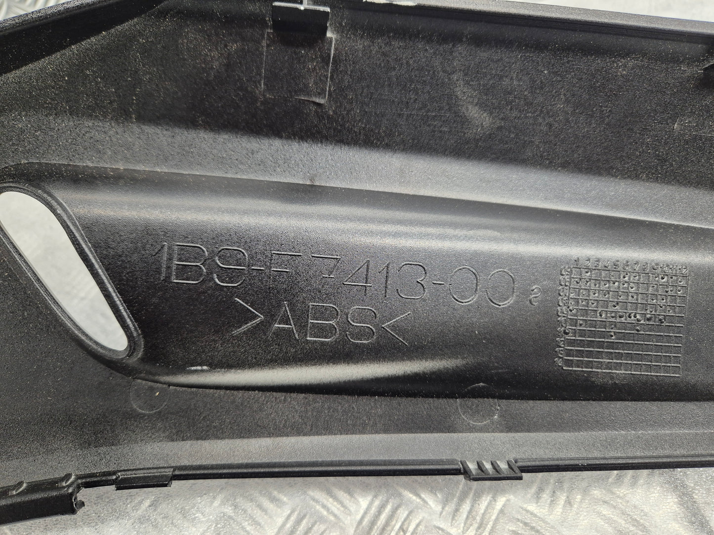 Cache latéral gauche YAMAHA 125 X-MAX 2006-2009