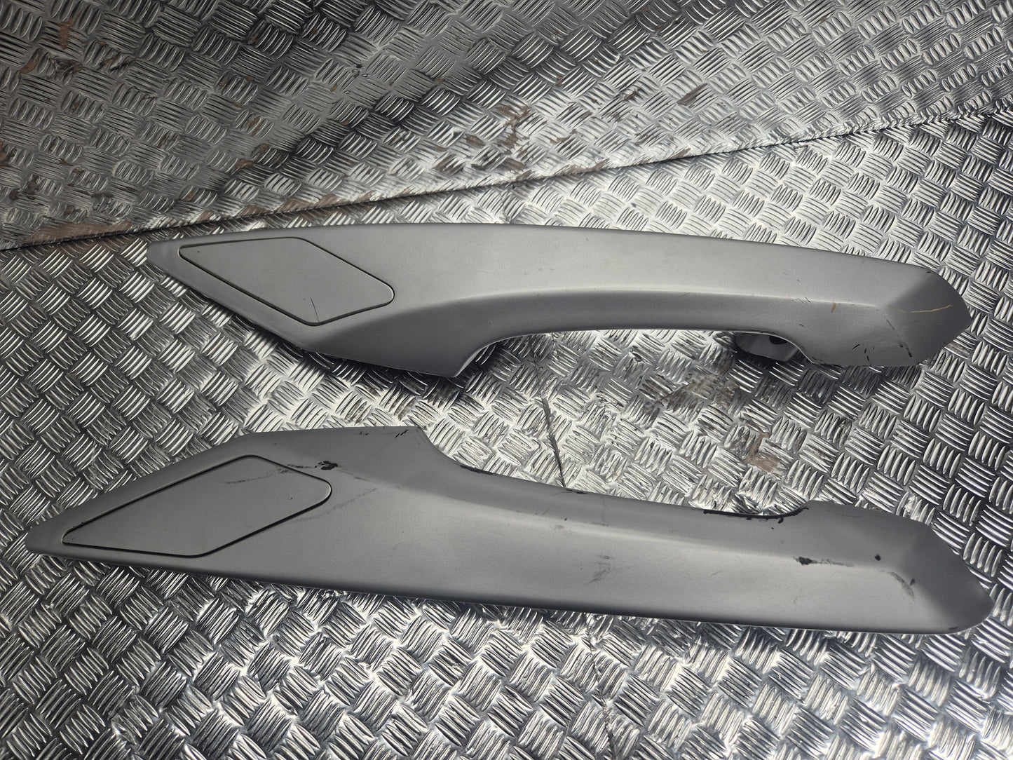 Poignées arrière Peugeot 125 satelis 2008-2011