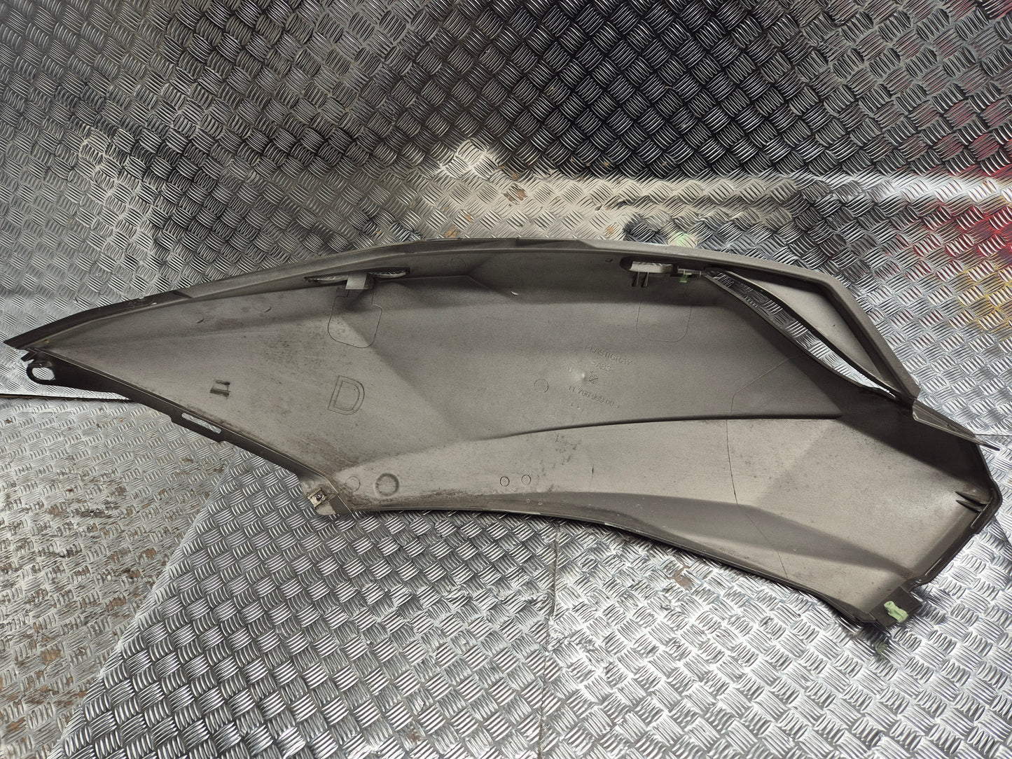 Carenage arrière droit PEUGEOT 125 SATELIS 2006-2011