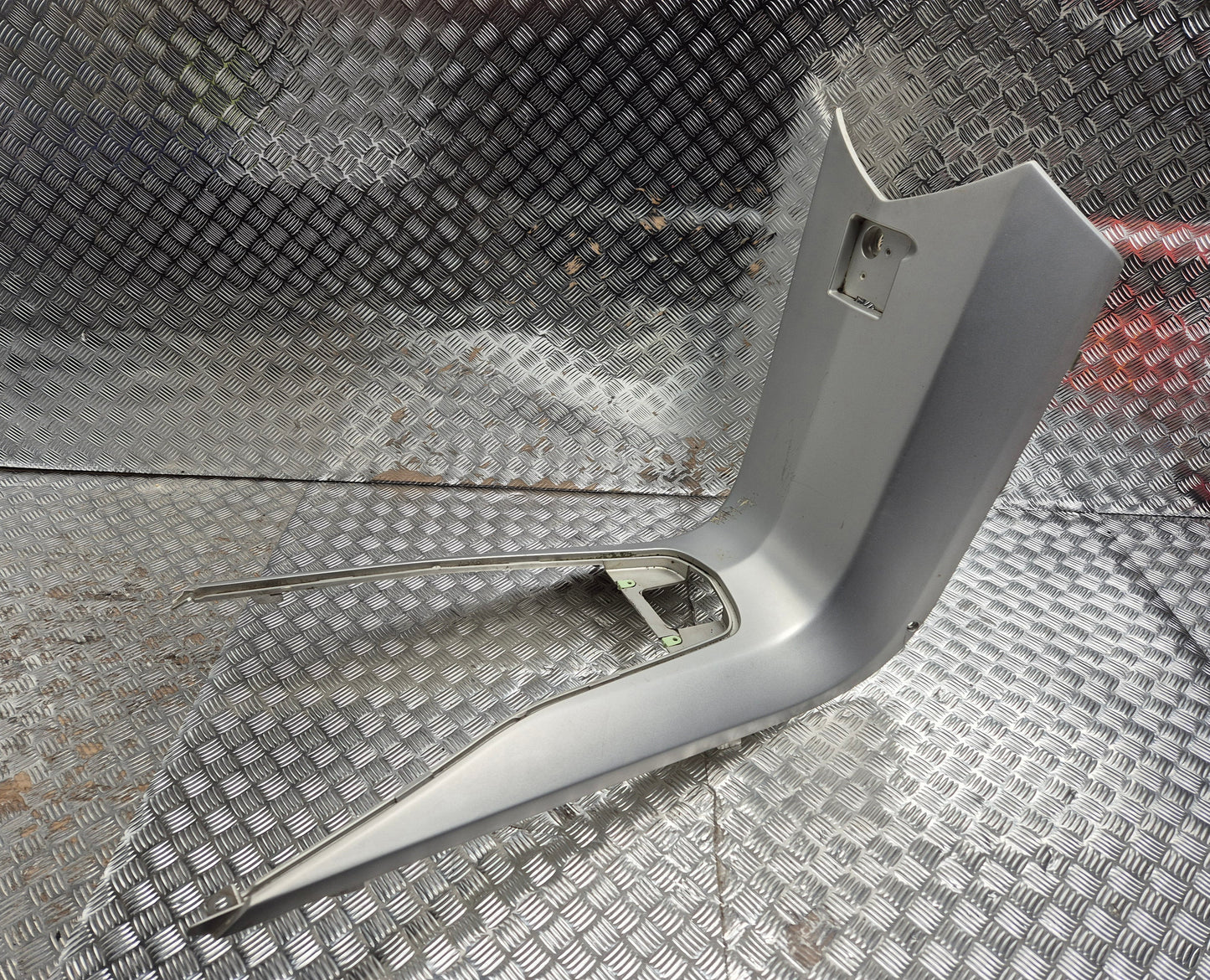 Carenage centrale PEUGEOT 125 SATELIS 2007-2011