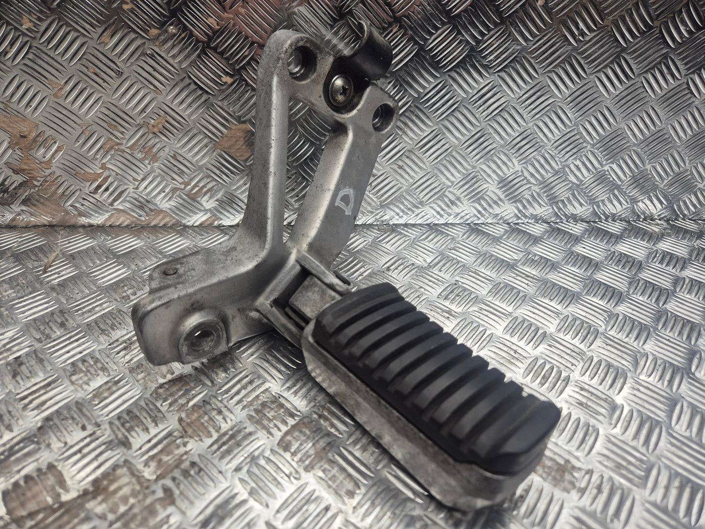 Platine Repose pied arrière droite KAWASAKI 1000 GTR 1986-1993 ZGT00A