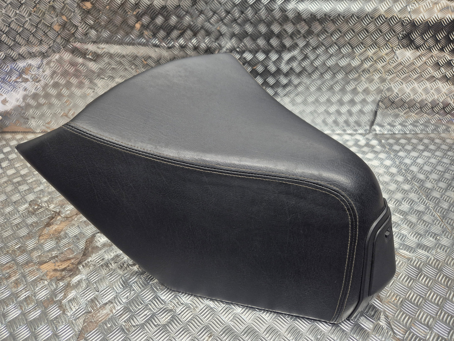 Selle conducteur Peugeot 125 satelis 2010