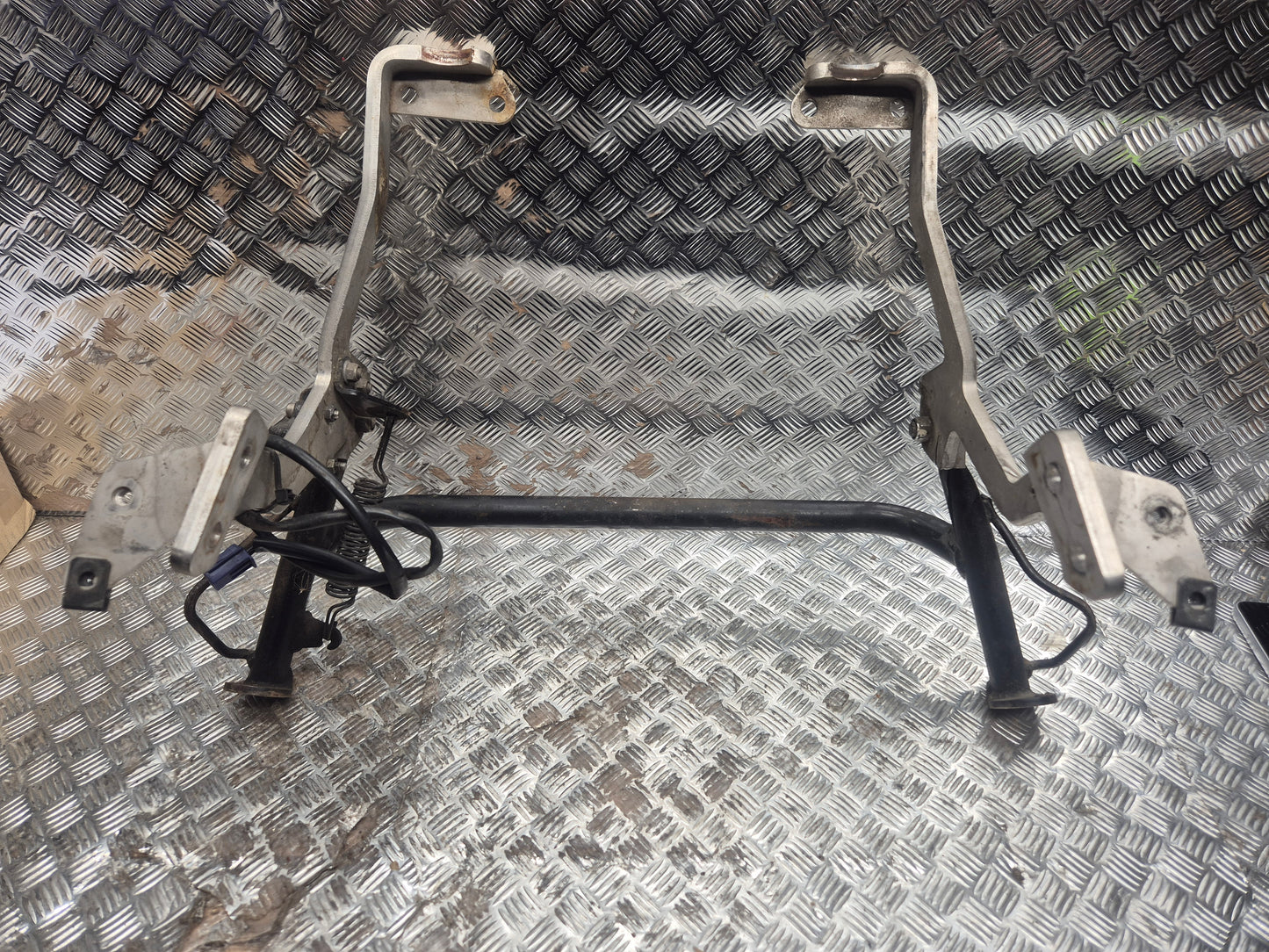 Béquille centrale YAMAHA 50 NEOS 4TEMPS 2008-2016