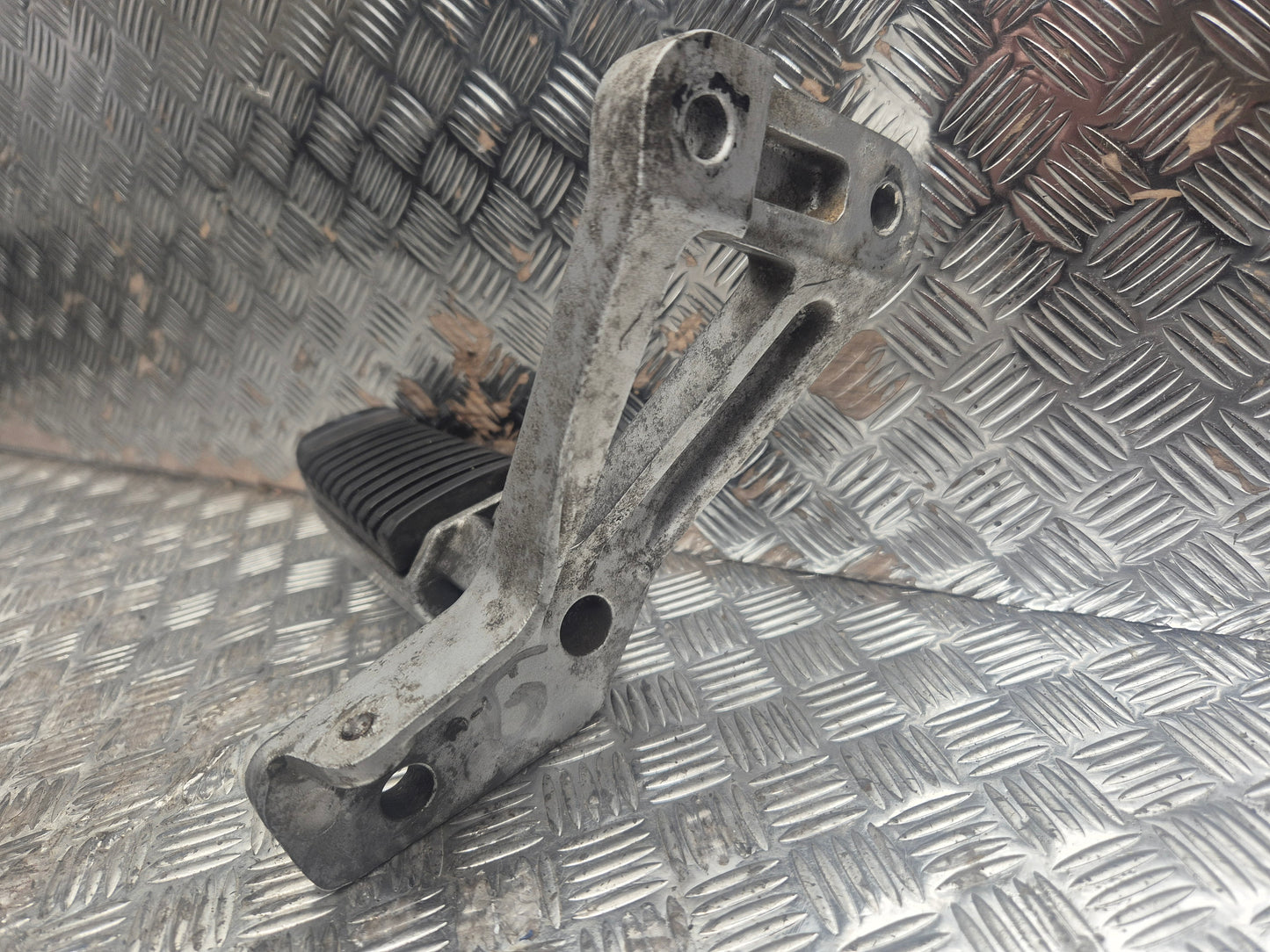 Platine Repose pied arrière gauche KAWASAKI 1000 GTR 1986-1993 ZGT00A