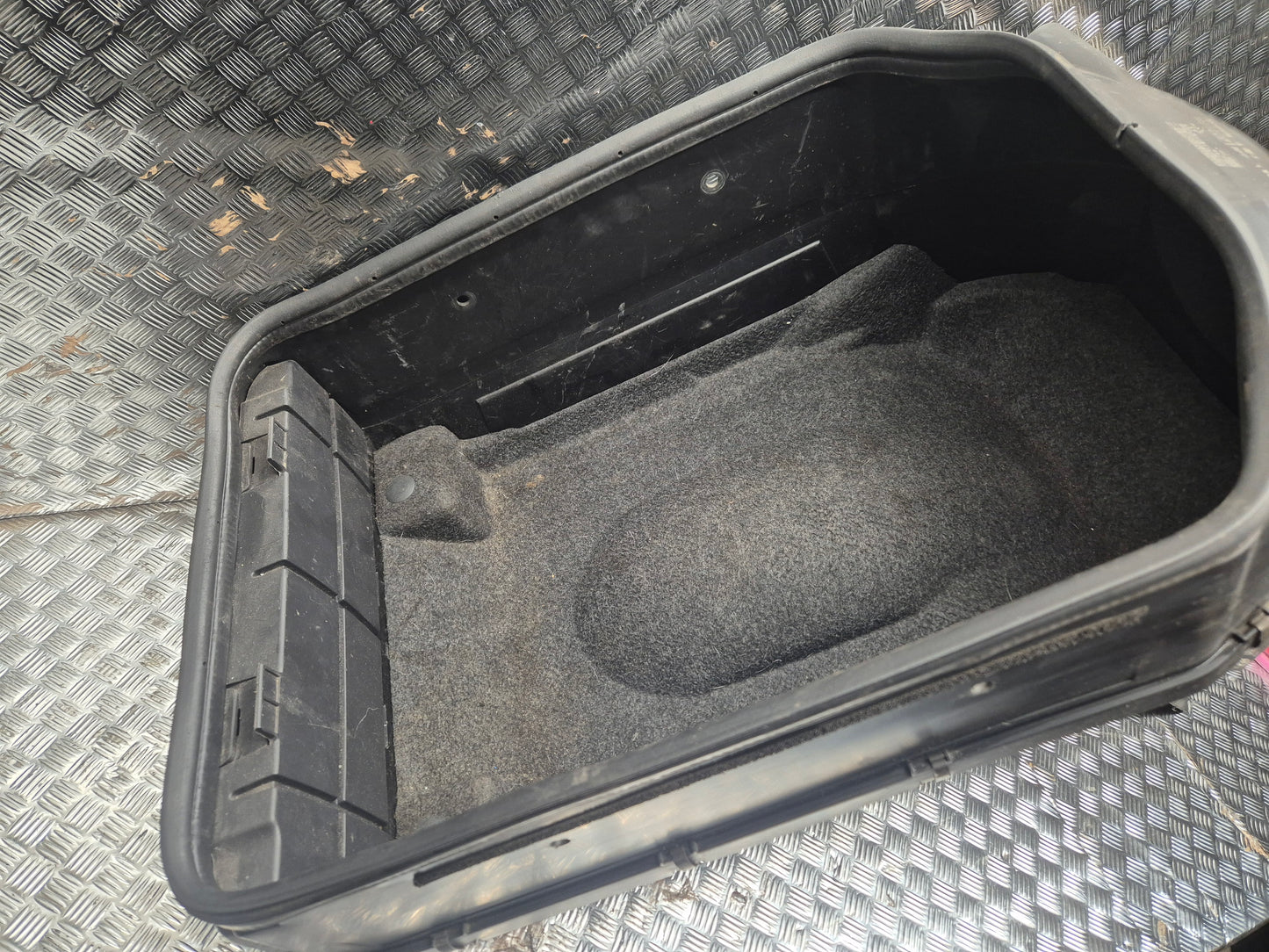 Coffre sous selle SUZUKI 400 BURGMAN 2003-2006