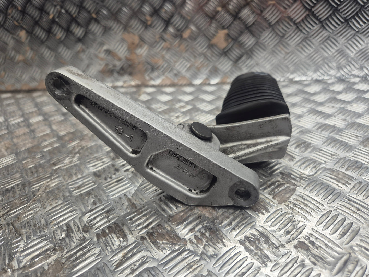 Platine Repose pied avant gauche KAWASAKI 1000 GTR 1986-1993 ZGT00A
