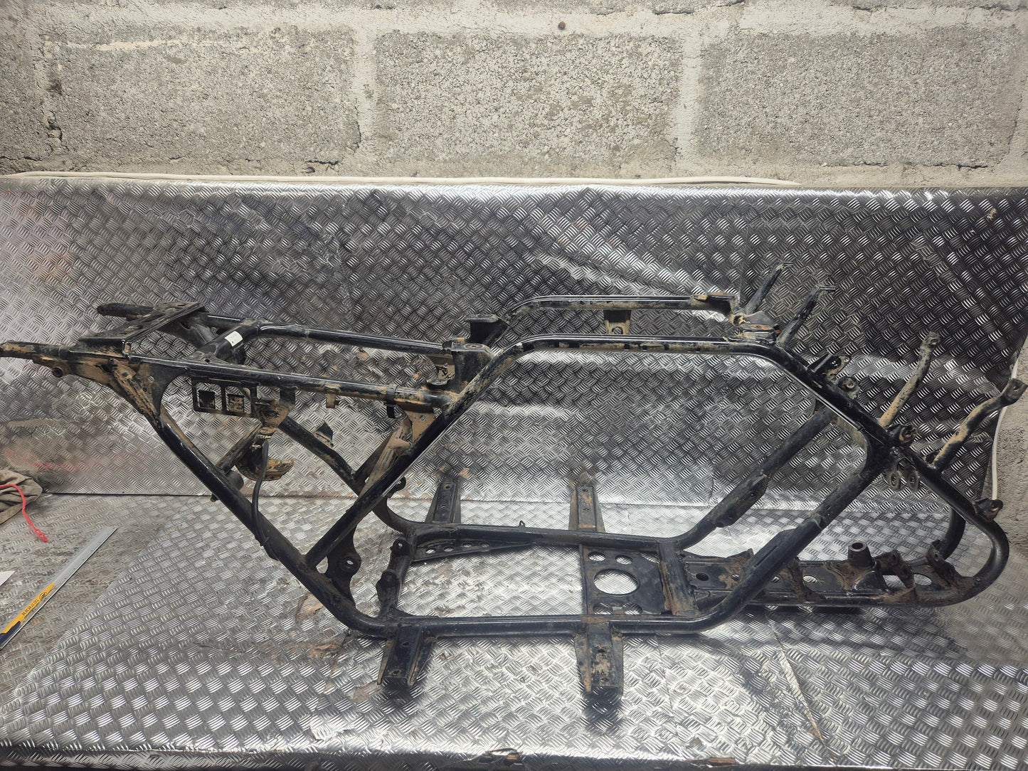 Cadre + barre de direction YAMAHA YFA 125 BREEZE