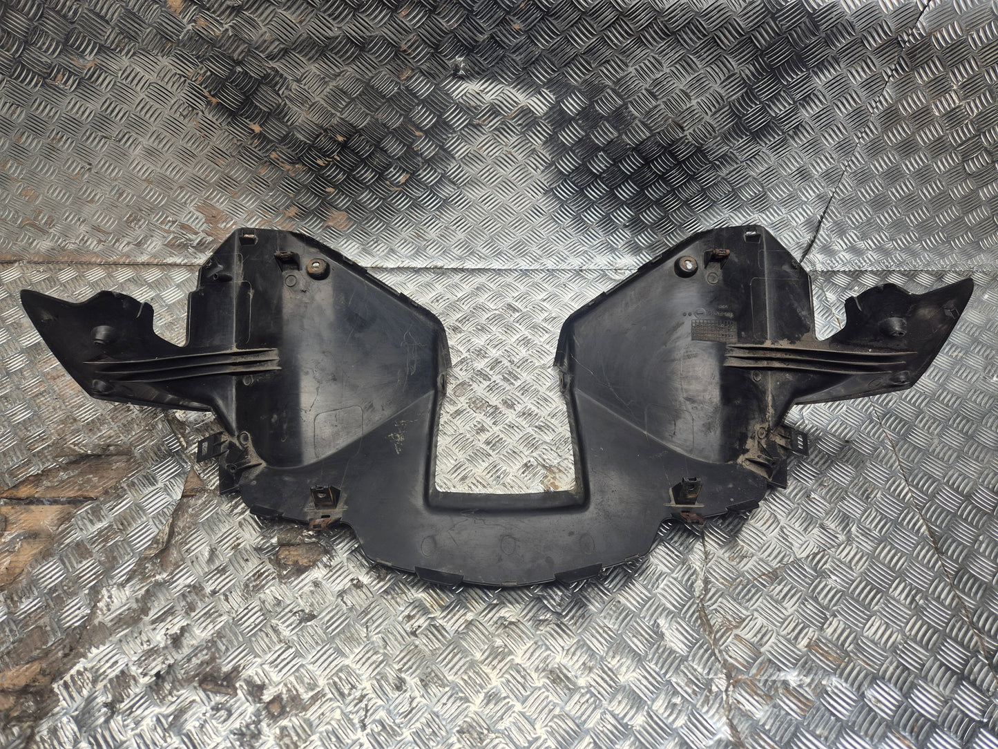Couvre guidon inférieur YAMAHA 125 X-MAX 2006-2009