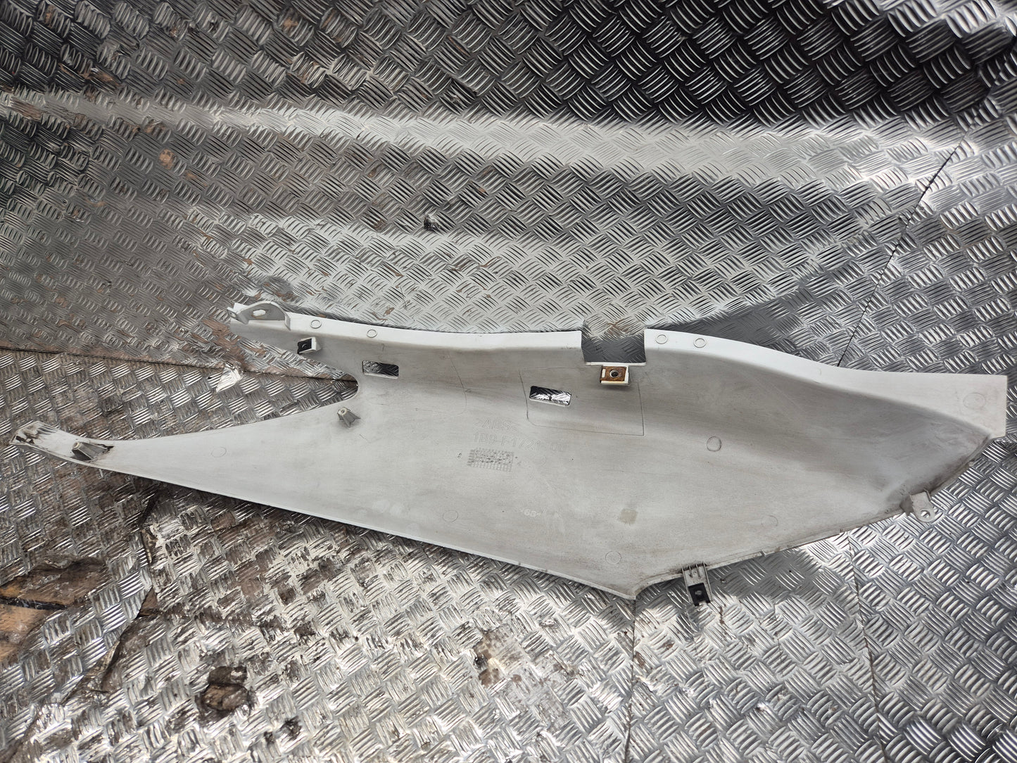 Carénage arrière gauche YAMAHA 125 X-MAX 2006-2009