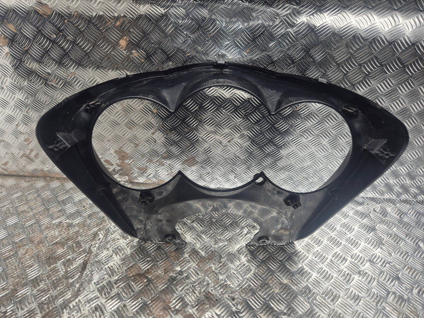 Entourage de compteur PEUGEOT 125 SATELIS 2007-2011