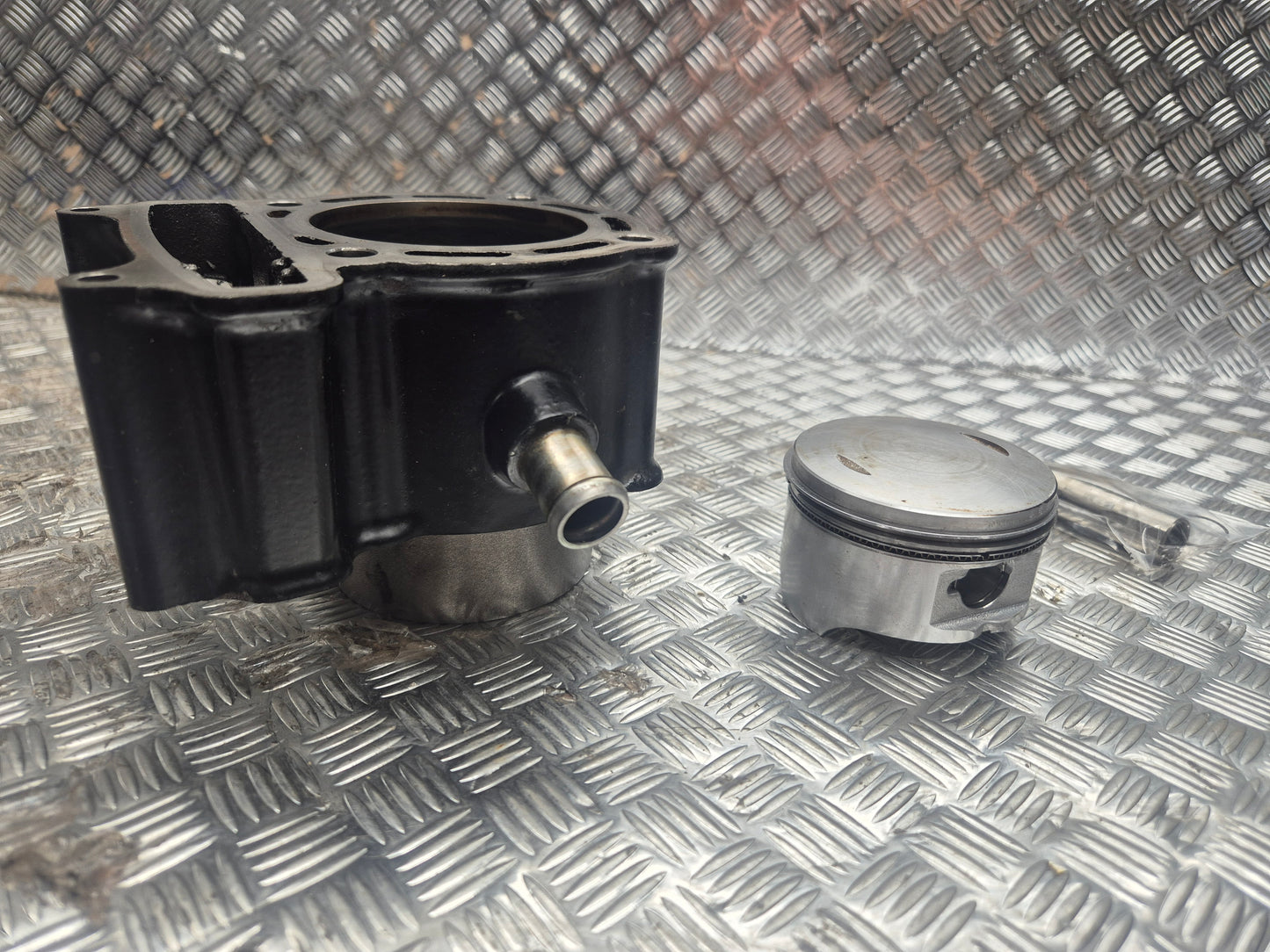 Cylindre piston KYMCO 250 KXR