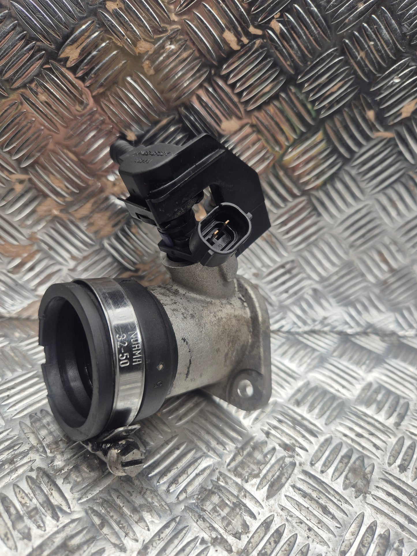 Injecteur + pipe d'admission PEUGEOT 125 SATELIS 2007-2011