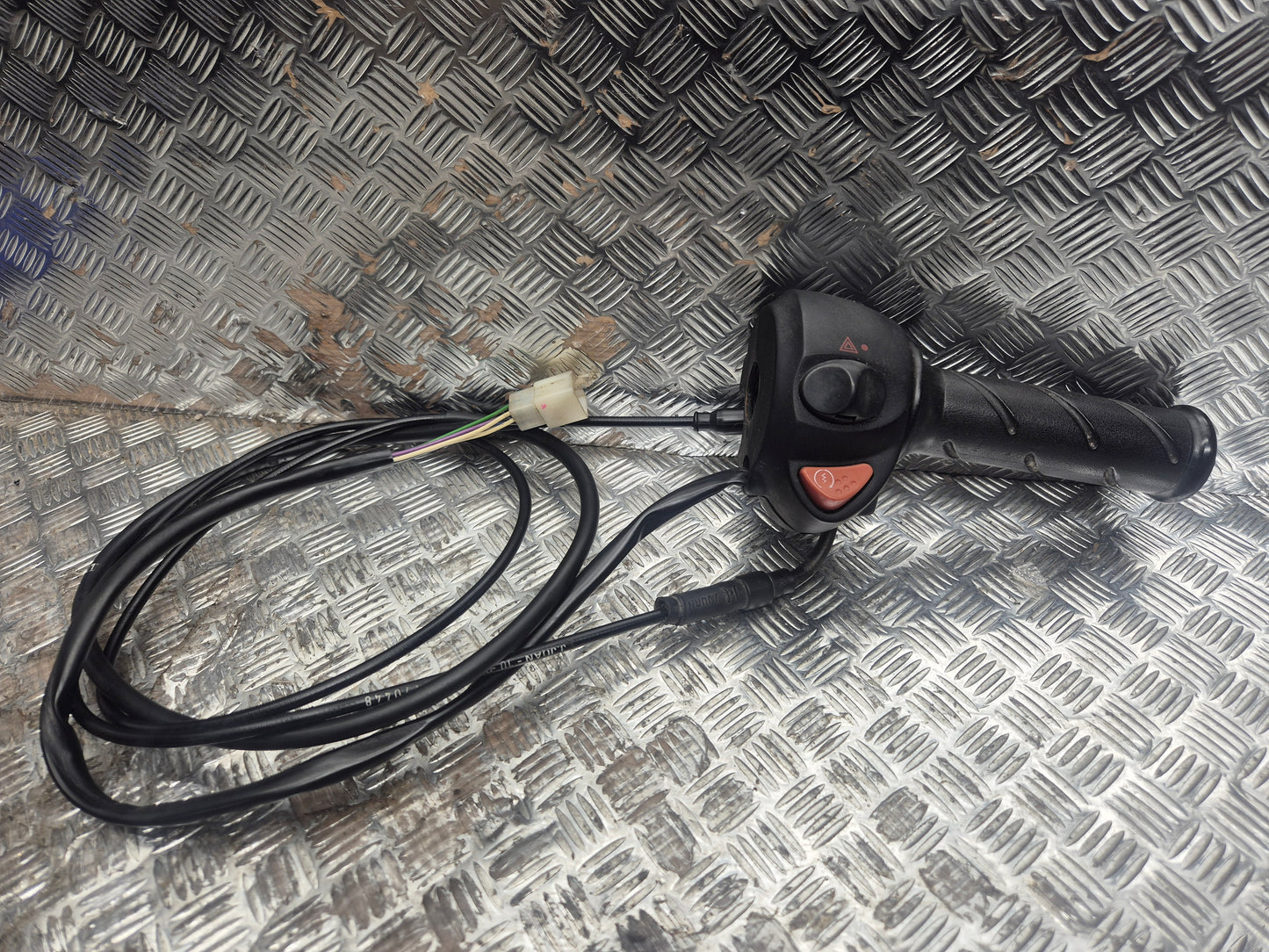 Commodo droit PEUGEOT 125 SATELIS 2007-2011