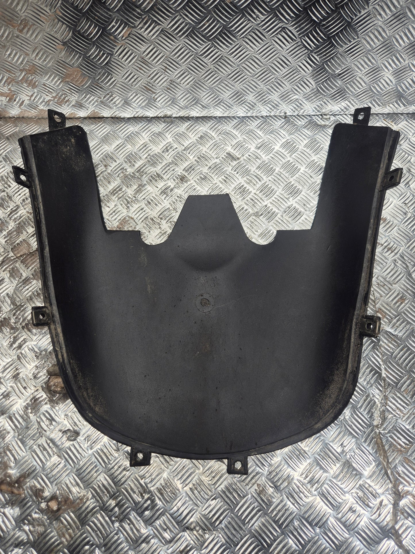 Sabot de bas de caisse avant KEEWAY 50 F-ACT 2006-2011