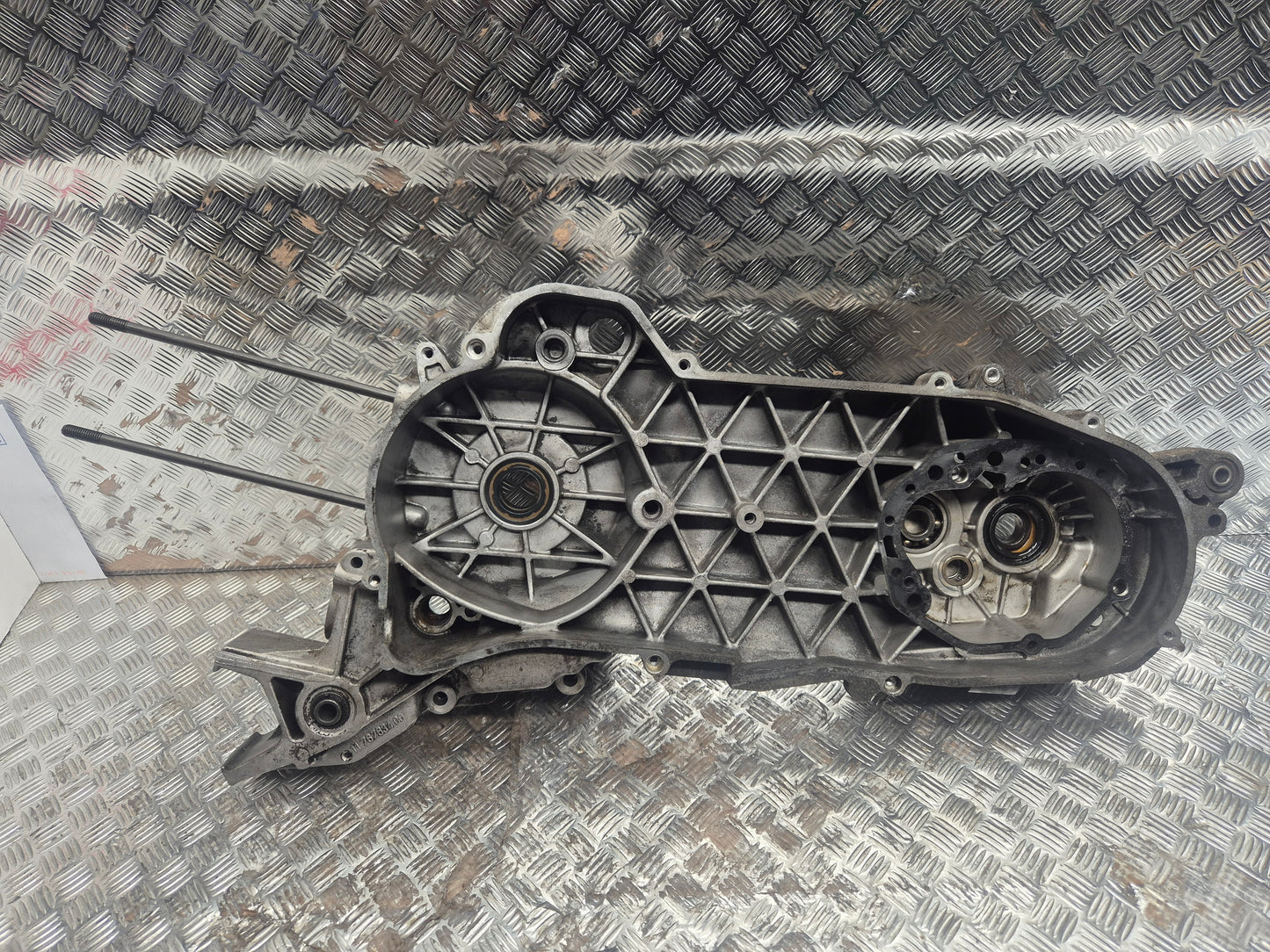 Carter moteur gauche PEUGEOT 125 SATELIS 2007-2011