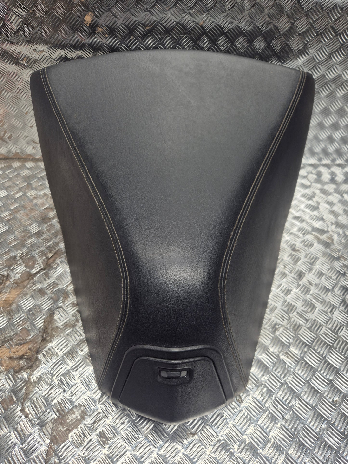 Selle conducteur Peugeot 125 satelis 2010