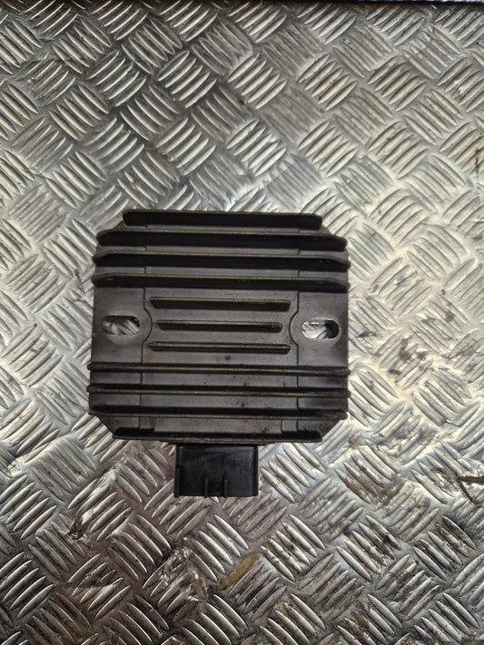 Regulateur de tension suzuki 400 burgman 2003/2006