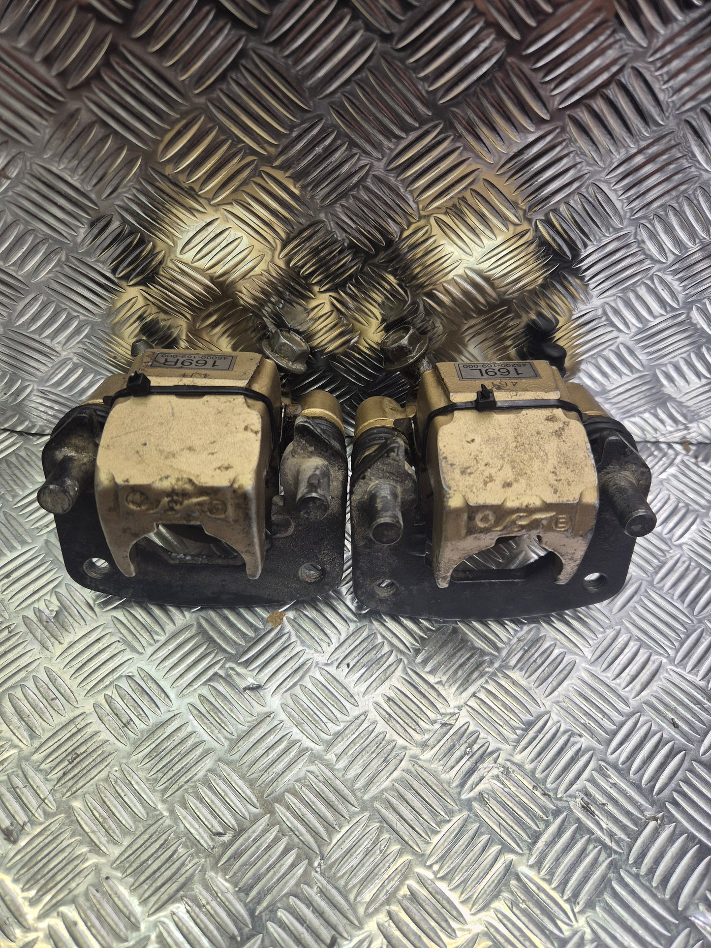 étrier avant gauche et droite quad 300 rs interceptor adly