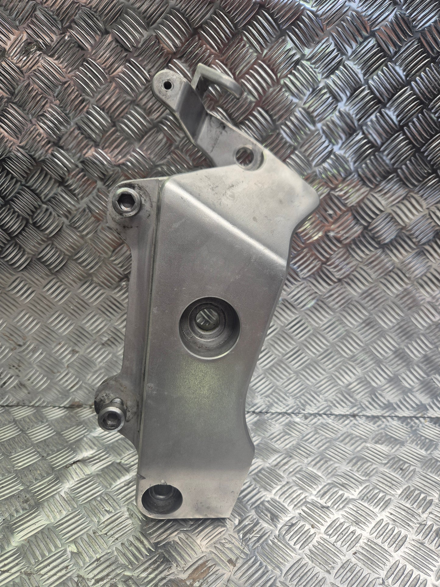 Support moteur droit HONDA CB 600 F HORNET 1998 - 2002