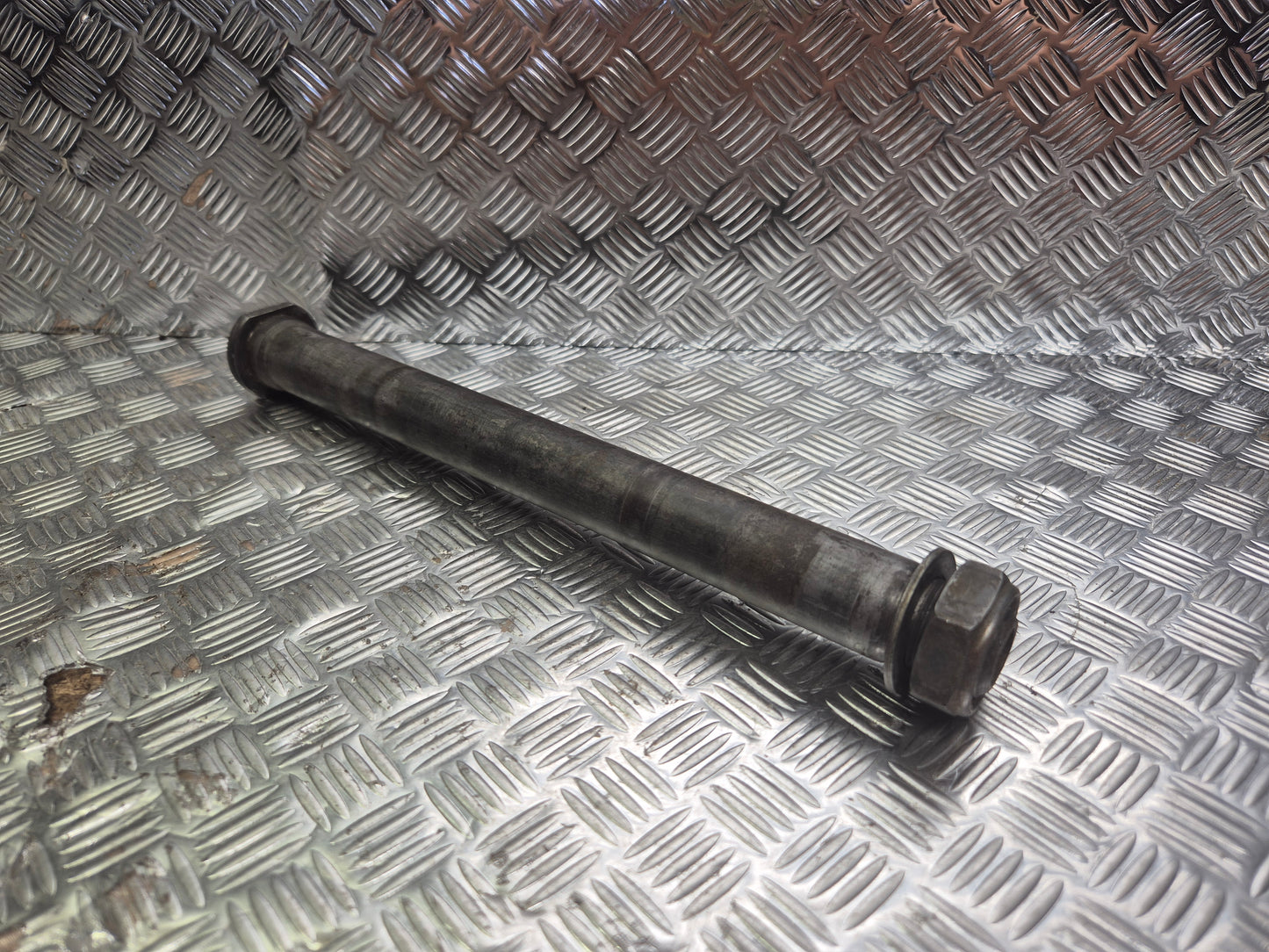 Axe de roue arrière honda 250/450crf 2004-2009