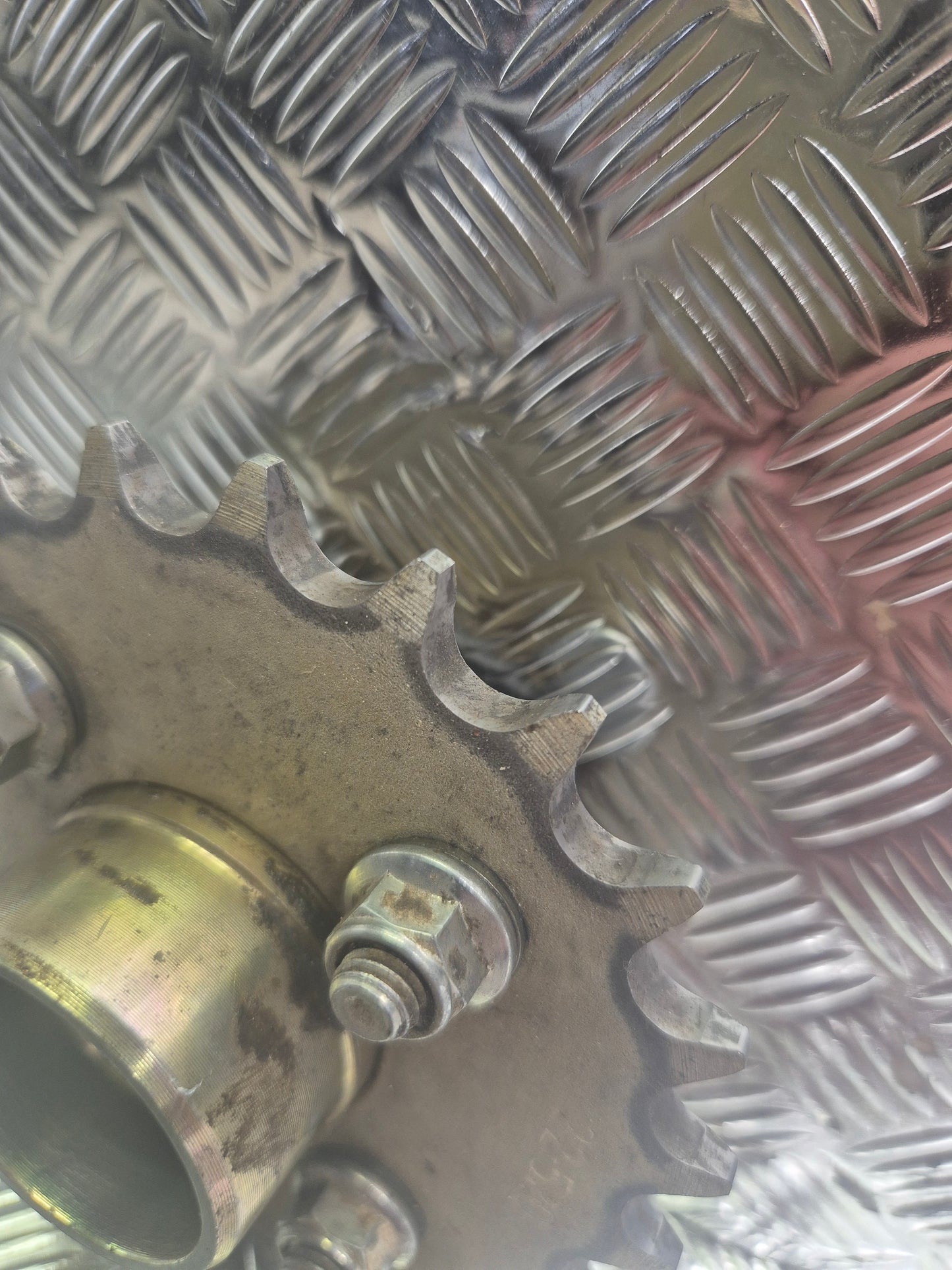 Couronne + support SUZUKI 80 LT
