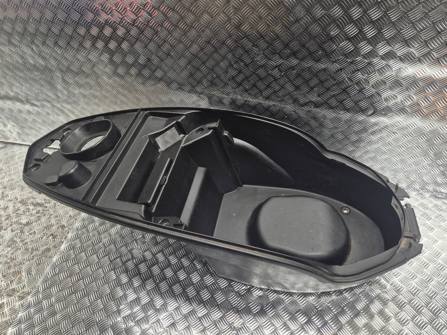 Coffre sous selle Peugeot 50 kisbee 2021-2022