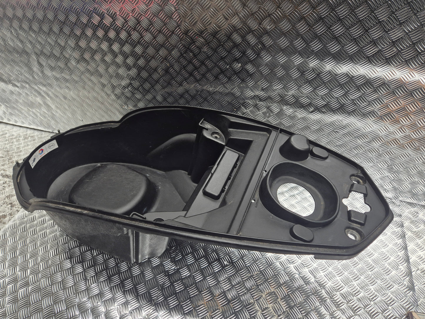 Coffre sous selle Peugeot 50 kisbee 2021-2022