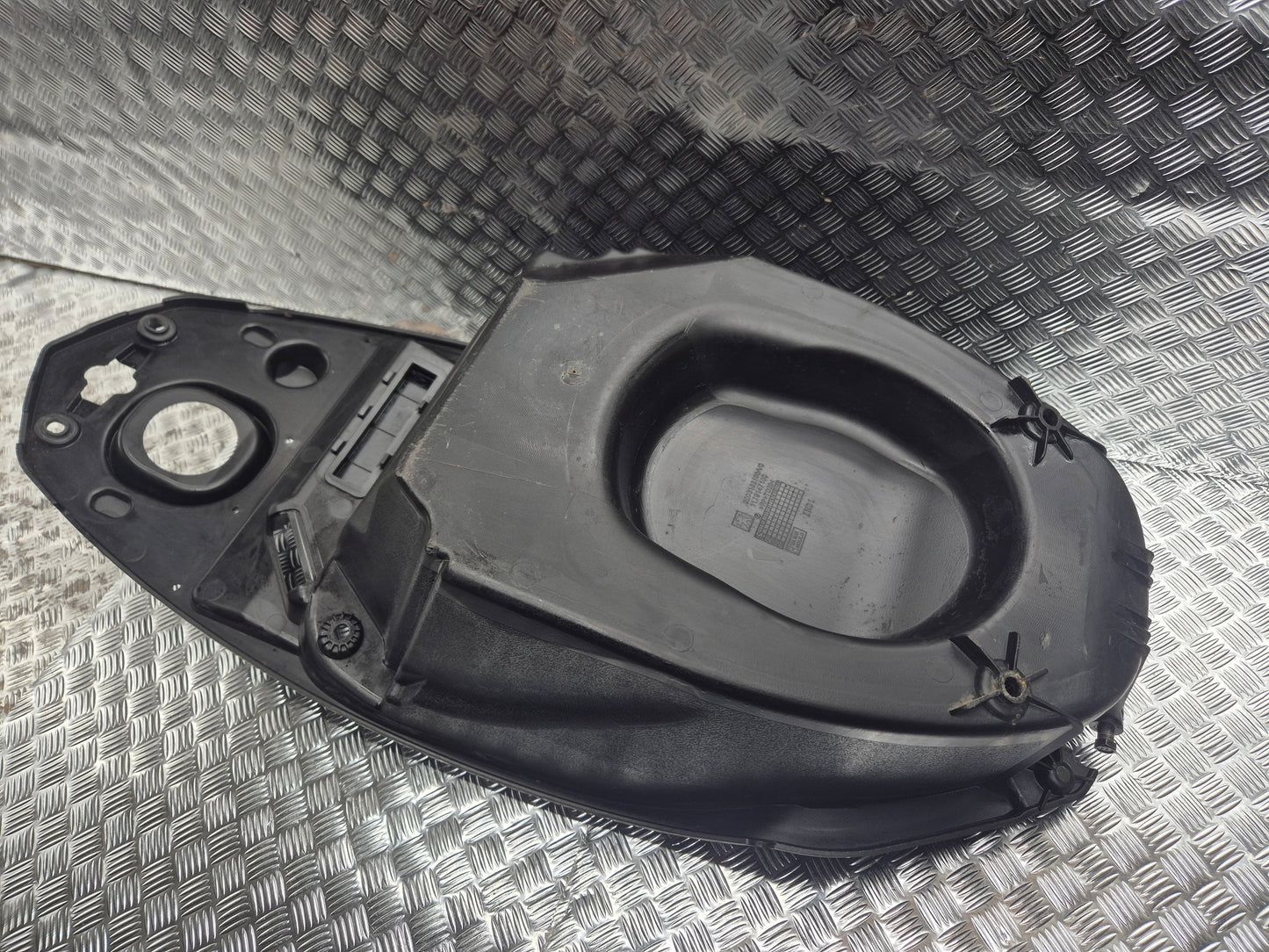 Coffre sous selle Peugeot 50 kisbee 2021-2022