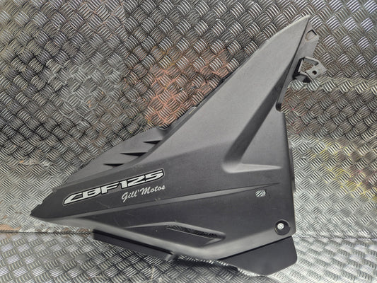 Cache lateral droit HONDA CBF 125 2009-2014