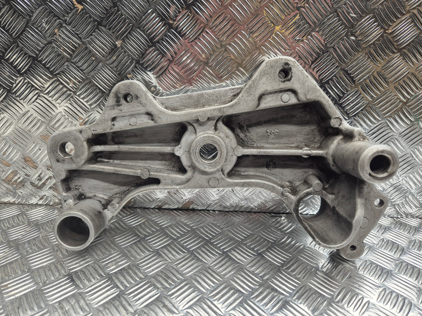 Support moteur gauche HONDA CB F 600 2003/2004 HORNET