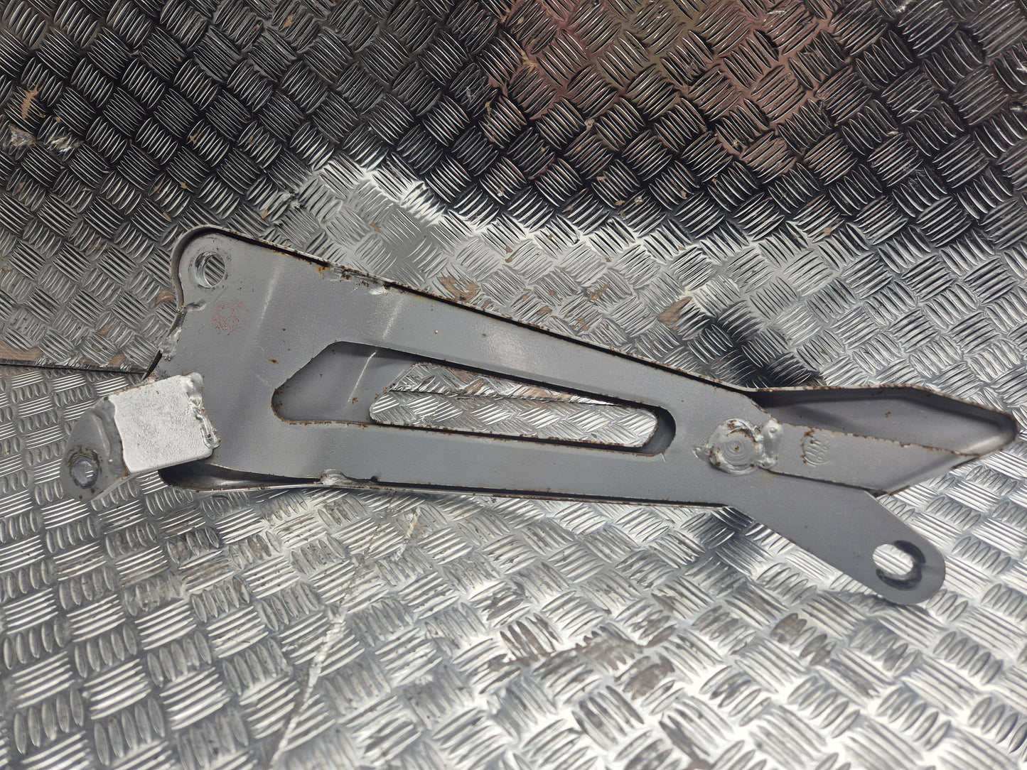 Platine repose pied droite Yamaha 125 YBR  2007-2009