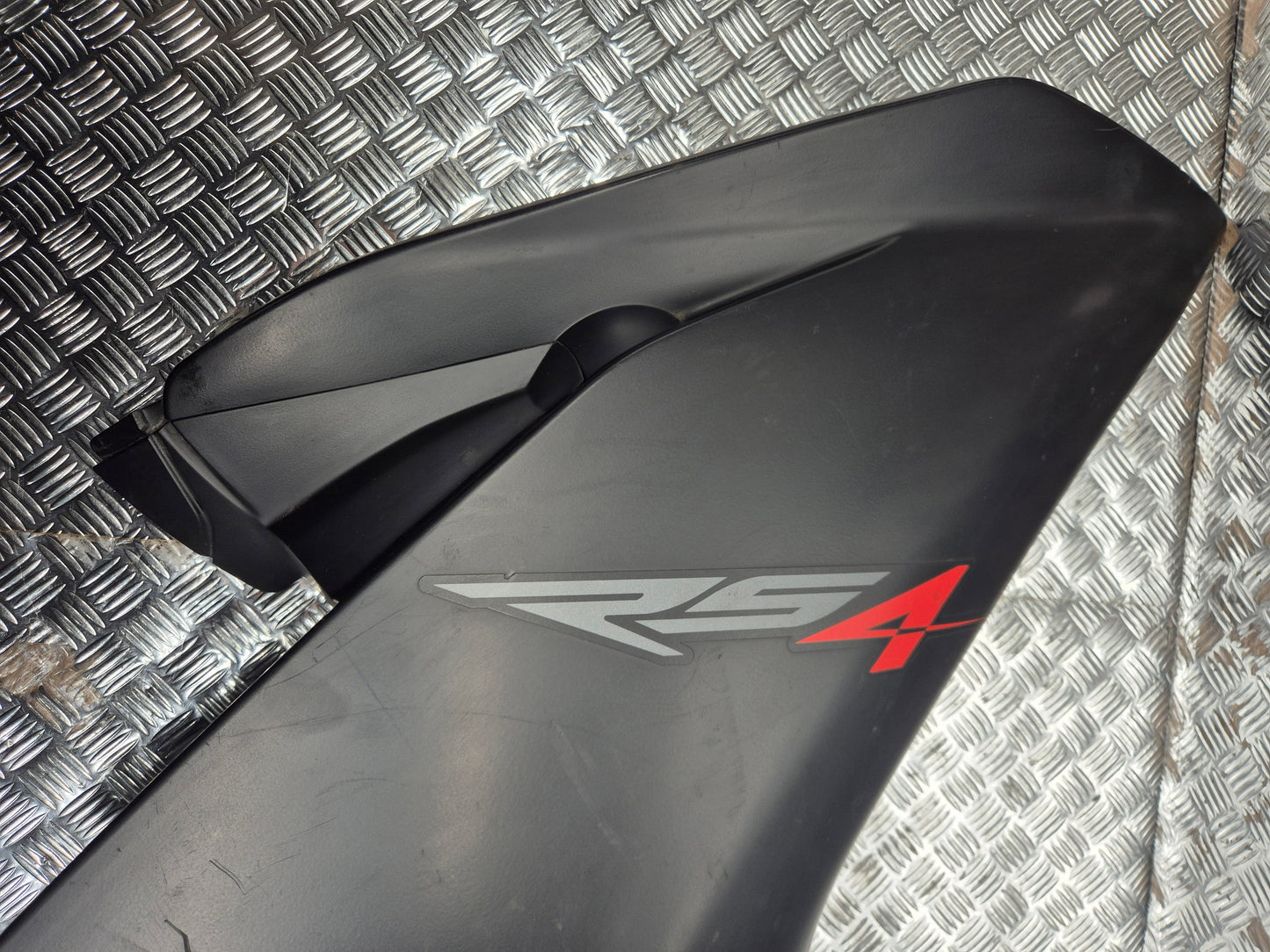 Carénage latéral droit APRILIA 50 125 RS4 2014-2016