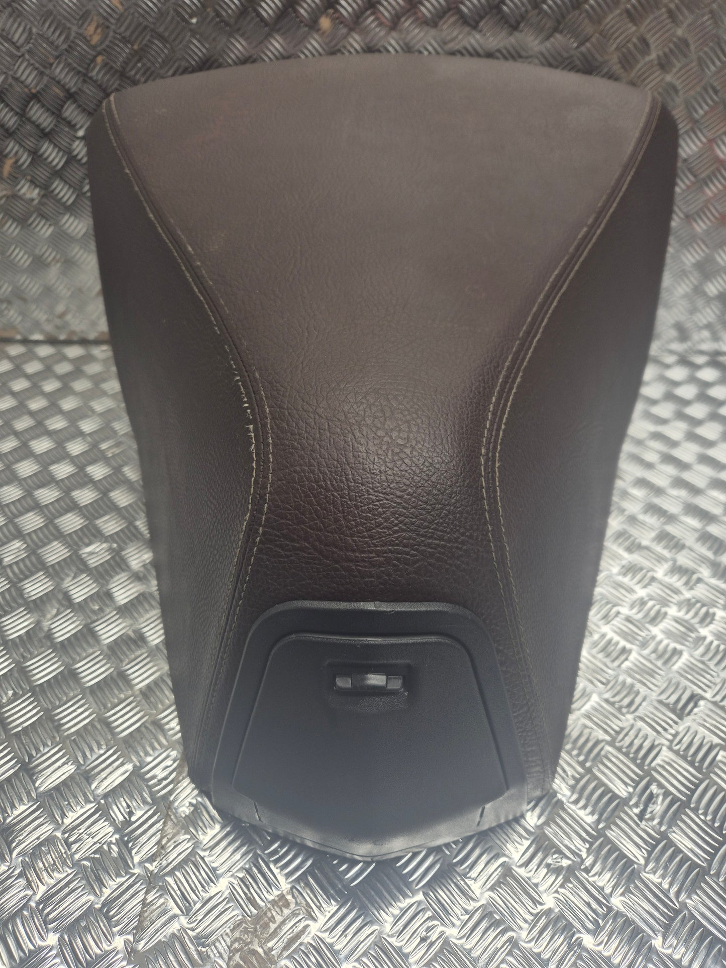 Selle conducteur Peugeot 125 satelis 2010