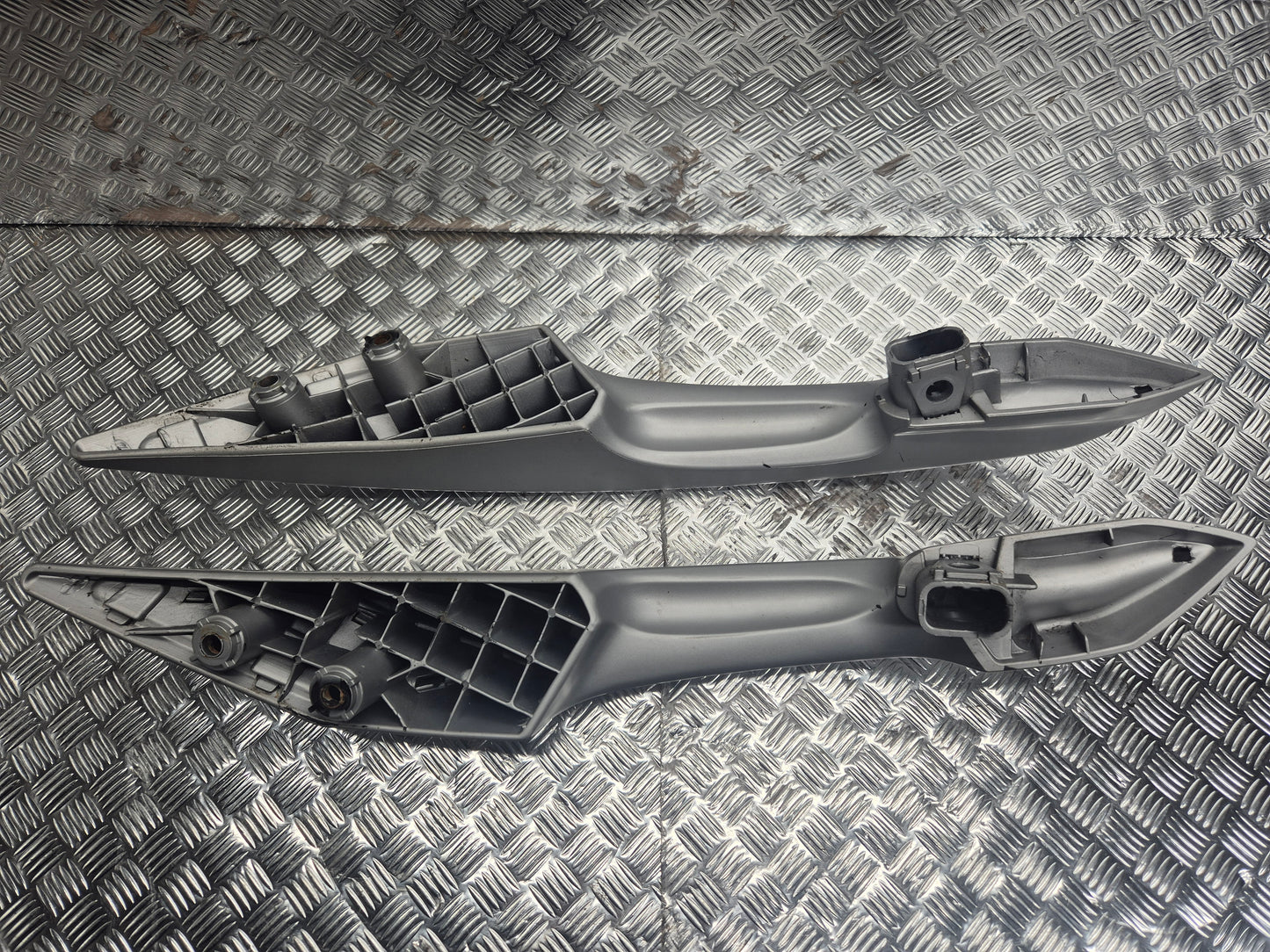 Poignées arrière Peugeot 125 satelis 2008-2011