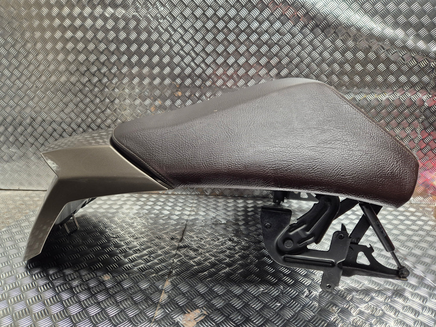Selle passager Peugeot 125 satelis 2010