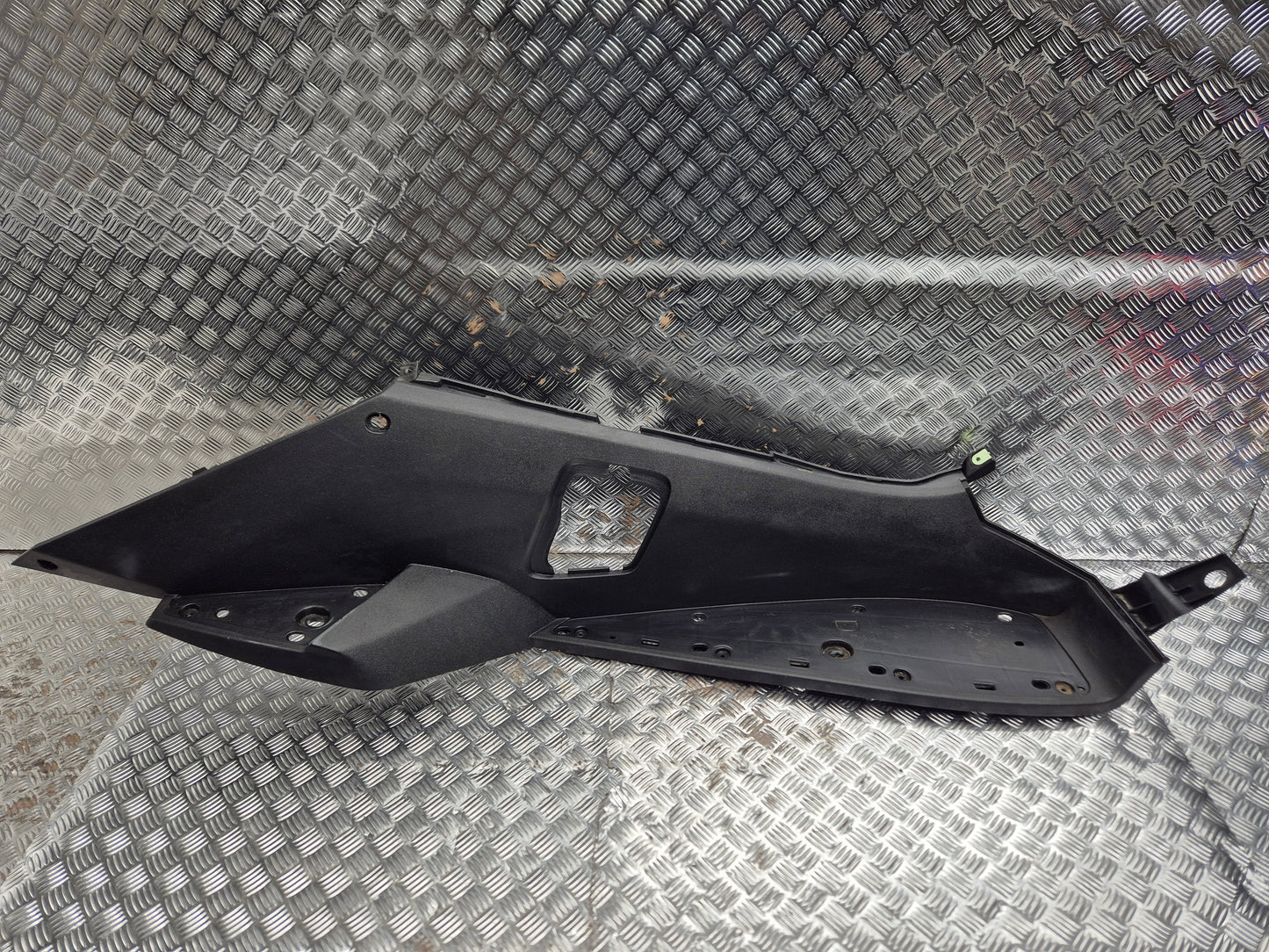 Marche pied droit PEUGEOT 125 SATELIS 2007-2011