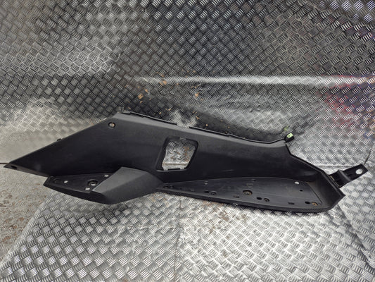 Marche pied droit PEUGEOT 125 SATELIS 2007-2011