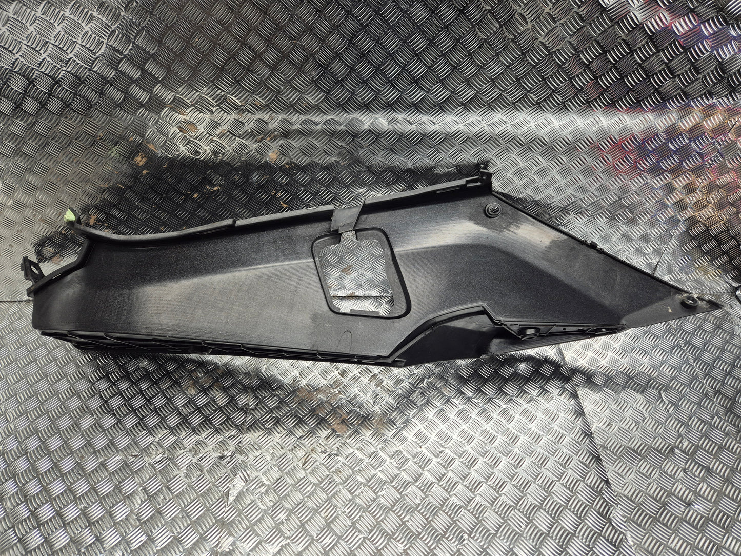 Marche pied droit PEUGEOT 125 SATELIS 2007-2011