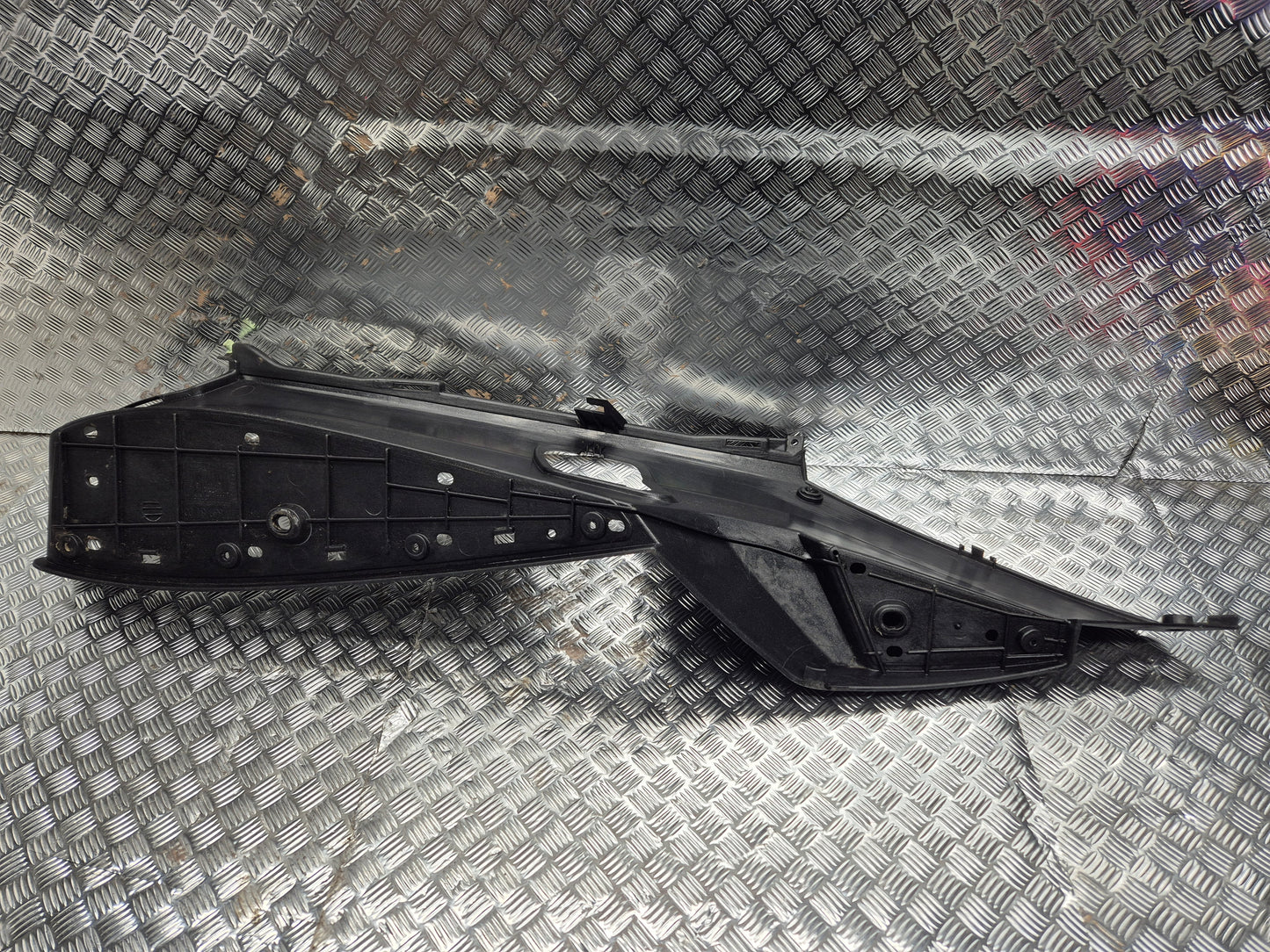Marche pied droit PEUGEOT 125 SATELIS 2007-2011